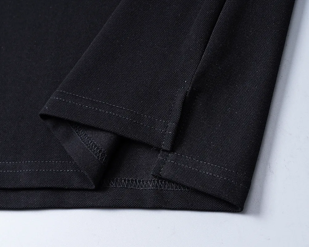 P150 Mili's 2026 spring and summer official website's new lapel T-shirt is made of mercerized pearl fabric and embroidered on the chest. It is handsome, the fabric is comfortable, the workmanship is rigorous, and the threads are neatly routed. Good upper body effect·Size M-3XL black