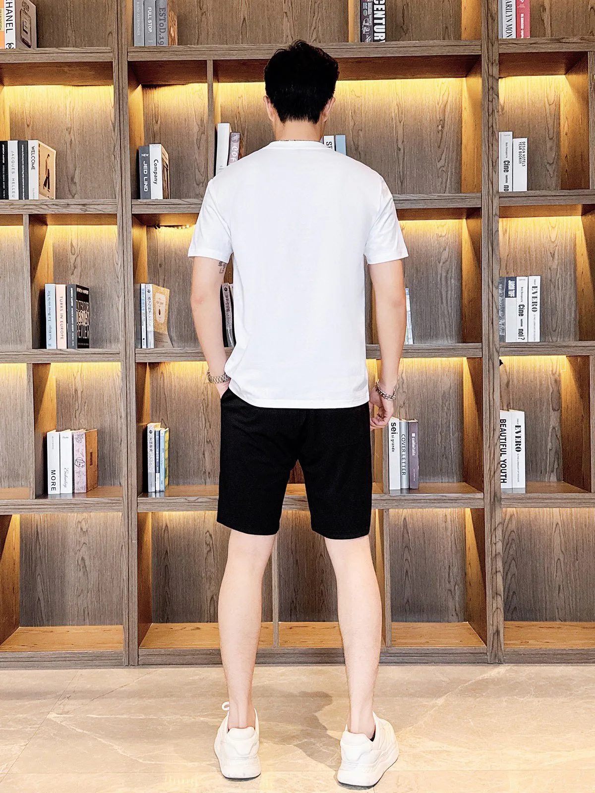 P280 Brand [AMIRI] 2025 new men’s short-sleeved shorts suit! Synchronous sales on the official website! High-end version on the market! It feels delicate and soft! Make you more comfortable to wear! The draped silhouette is awesome! Size: M-5XL (please state your height and weight when placing an order)