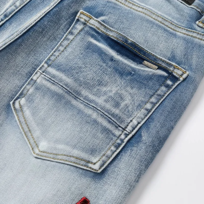#N06 P246💰 (Extreme Version) AMIRI High Street Jeans Slim Fit Stretch Washed Knife Hole Trousers Men's Fashion AMIRI amiri is transliterated as Emil, which is the name of the founder. Mike Amiri, the founder of amiri, grew up in Los Angeles, USA. He was influenced by local street culture and Punk Rock since childhood, so he founded the amiri brand named after himself. A variety of trendy clothing meets the needs of different fashion players. Amiri clothing has novel and unique styles and is a well-known street brand in the United States. The styles and styles of many clothes are loved by many street photographers. The various clothing styles meet the dressing needs of different people, show their unique temperament, and show the trend of dressing. amiri's jeans are relatively famous. Not only do they have many styles, but the quality of the jeans is also very good. Many celebrities have also worn amiri brand jeans. Color: Picture color Size: 28, 30, 32, 34, 36 28 30 32 34 36 Waist 71 76 81 86 91 Qianlang 26.5 27.5 28.5 29.5 30.5 Hou Lang 37 38 39 40 41 Foot 14 14.8 15.6 16.4 17.2 Foreign Minister 100 102 104 106 107