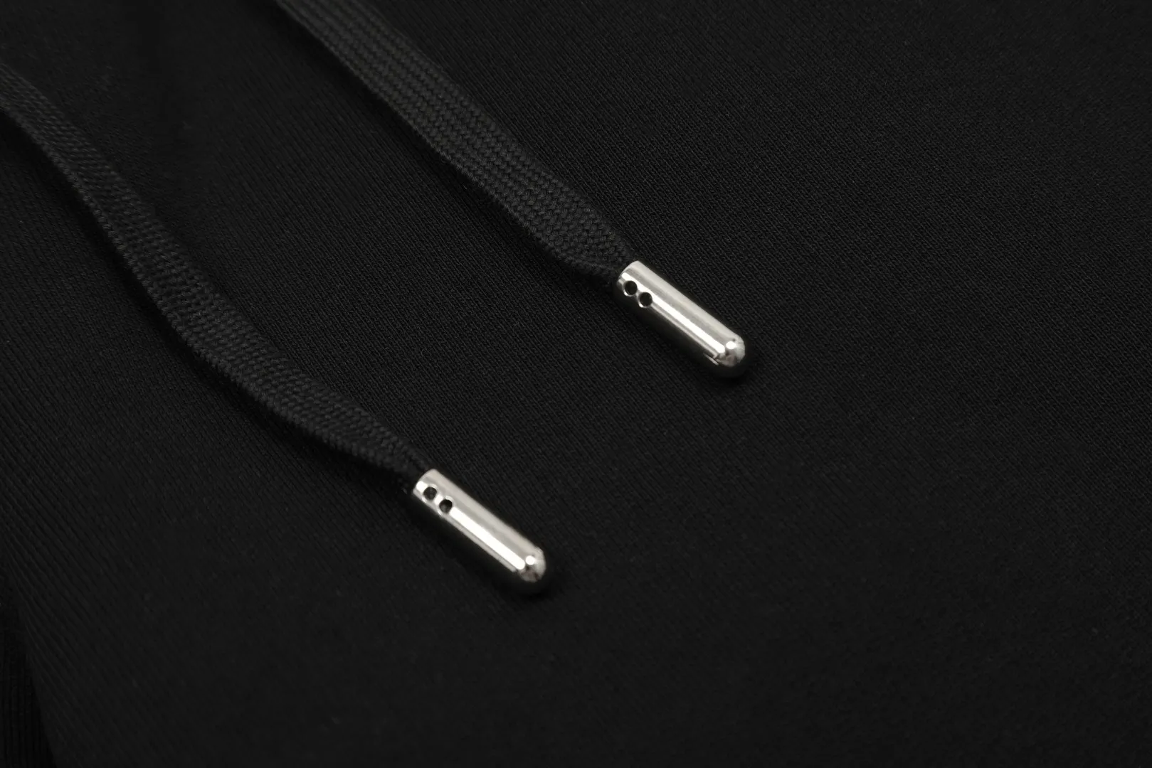 AMI/Amy Macaron Love Embroidery Classic Shorts Put aside all the messy words and let’s go directly to the product parameters: ✅480g high-gram weight customized rough feel fabric ✅Correct workmanship. Every detail is 100% restored to the official website. ✅The thread is made of 500g high-gram heavyweight pure cotton thread. Custom-woven and dyed in the same color in the same vat. There is no color difference with the fabric. Machine washable and washed, not easy to deform. ✅No comparison and no harm. Different from market currency. Correct workmanship details. High-quality pure cotton fabric ✅The webbing is made of custom-dyed high-density and high-thickness webbing. Comparing with the official website. ✅The only correct embroidery of the same material on the market. Differentiating the fakes on the market at a glance. ✅The version follows the official website. It is loose and slim and can be worn up to 210 pounds. There is no pressure for global shopping. Size: S-XL Color: Black Khaki Light Blue Rose Pink Light Green