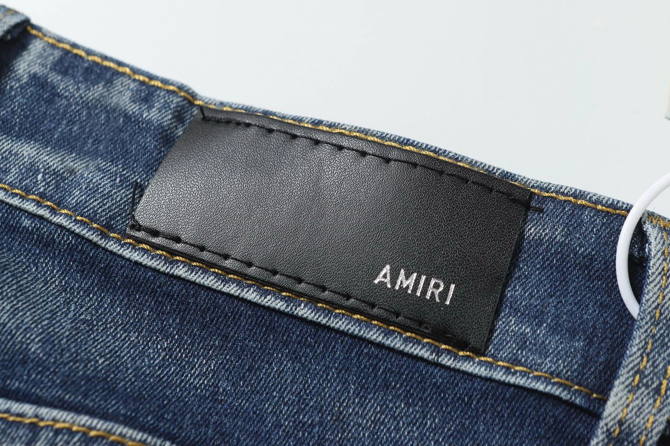 P270 AMIRI patch embroidery jeans trousers AMIRI high street basic ripped jeans trousers Color: Picture color Code number: 28-36