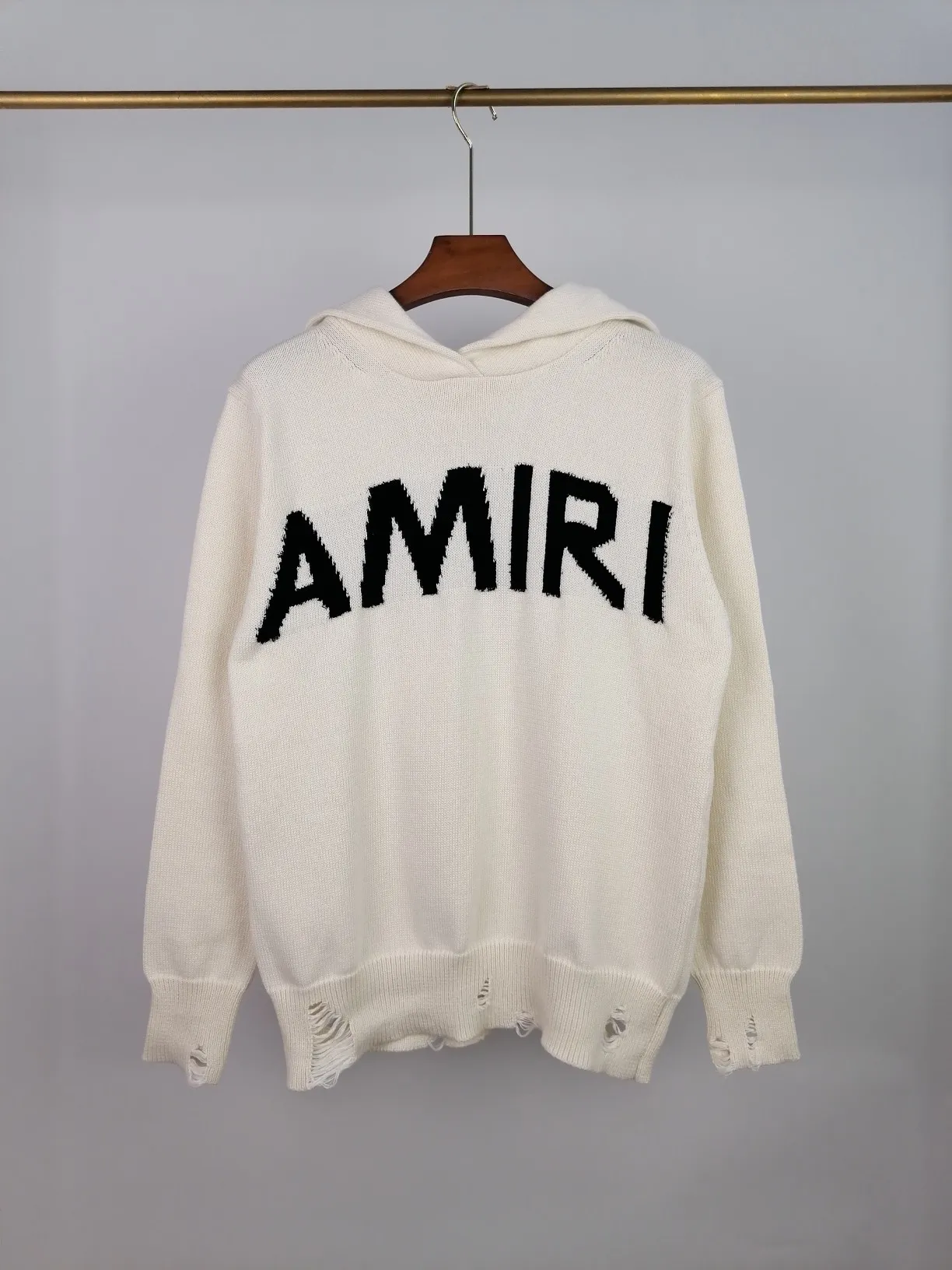 P270 🎉 AMIRI new letter logo jacquard, tassels destroyed holes European and American style (hooded style) sweater, color: pearl white, black size: S M L XL XXL