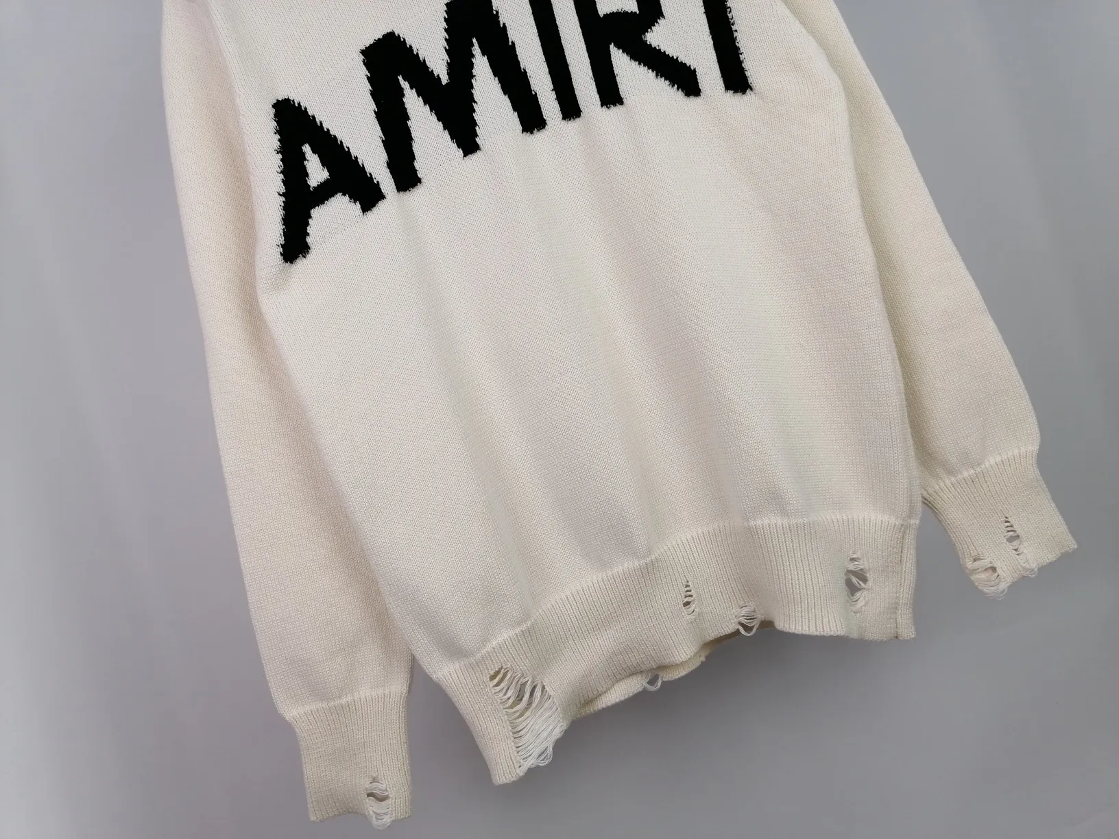 P270 🎉 AMIRI new letter logo jacquard, tassels destroyed holes European and American style (hooded style) sweater, color: pearl white, black size: S M L XL XXL