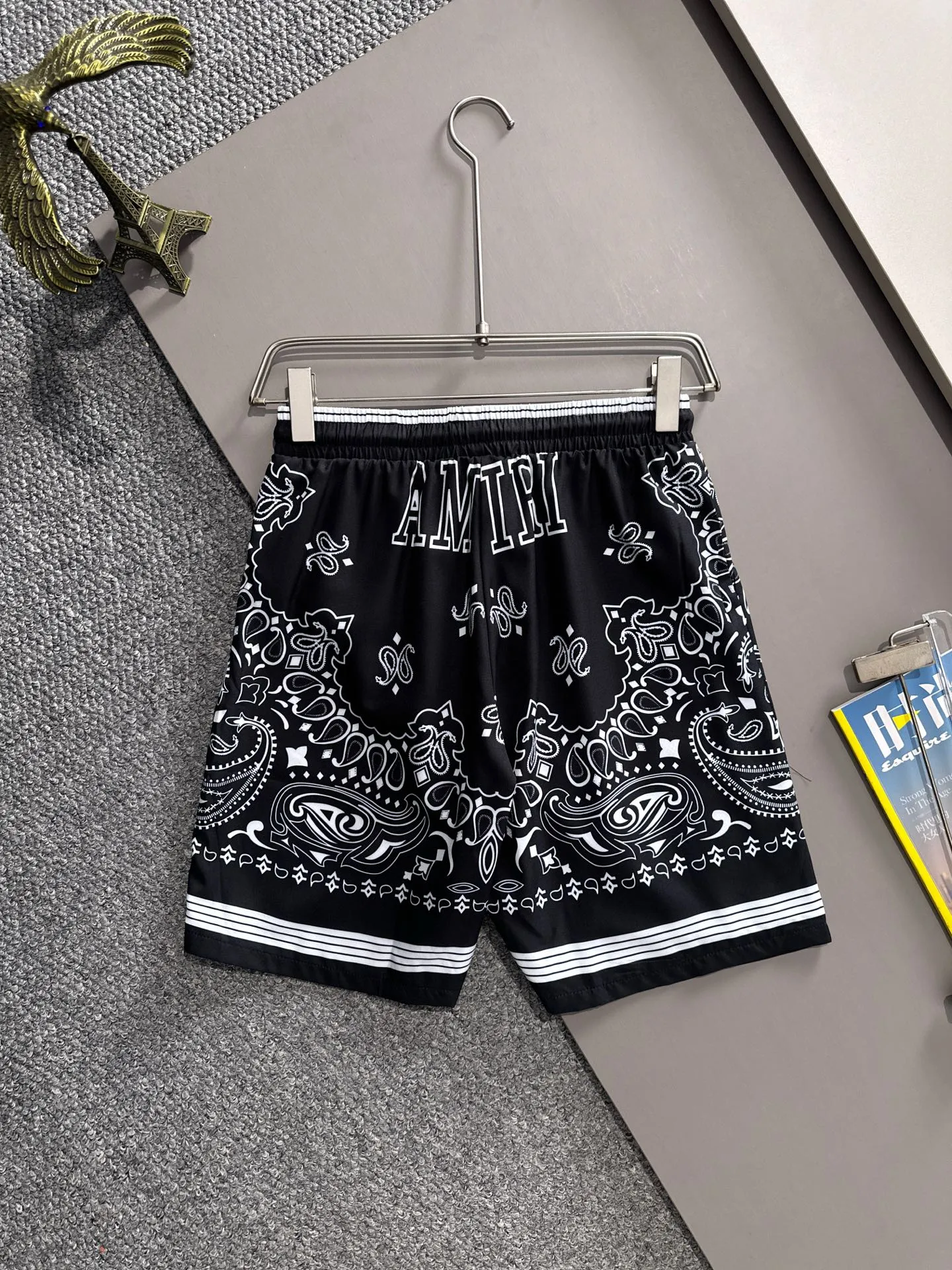 P360 AMIRI 2026 spring and summer classic LOGO design full-print suit, light and thin cotton full-body digital printing, made of high-quality polyester fiber fabric, breathable mesh lining is added to the pants, carefully crafted to a standard version, can be matched separately with clothes, versatile style for leisure time! The classic logo on the whole body is very eye-catching, showing a sense of luxury and style, becoming a classic and mainstream style that never goes out of style and is elegant! Extremely handsome, classic and heroic. Same style for men and women. Size: M-3XL (please note your height and weight when placing an order)