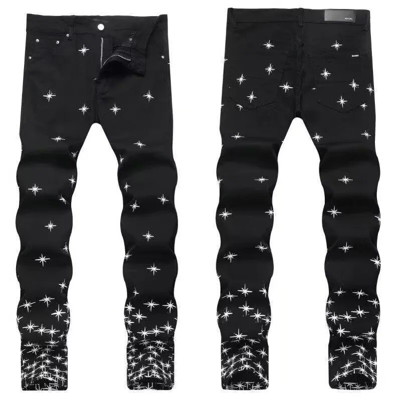 P168 💰 AMIRI patch embroidery jeans trousers AMIRI high street basic ripped tight elastic jeans trousers amiri brand jeans break the production process and cutting of the original jeans, the fabrics are softer and more comfortable Hand-sewn collar label Customized logo buttons Genuine leather tag Color: Picture color Size: 30-32-34-36