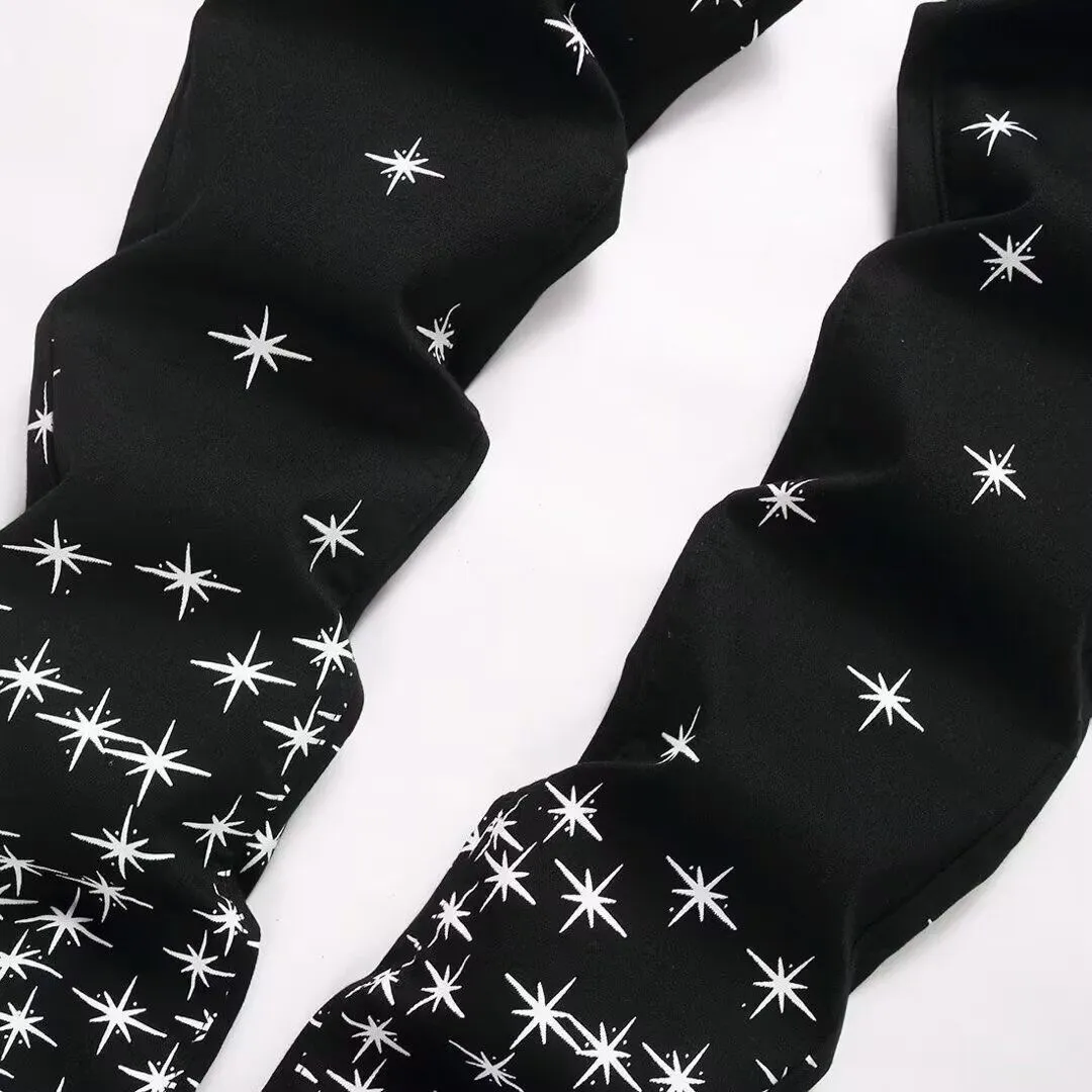 P168 💰 AMIRI patch embroidery jeans trousers AMIRI high street basic ripped tight elastic jeans trousers amiri brand jeans break the production process and cutting of the original jeans, the fabrics are softer and more comfortable Hand-sewn collar label Customized logo buttons Genuine leather tag Color: Picture color Size: 30-32-34-36