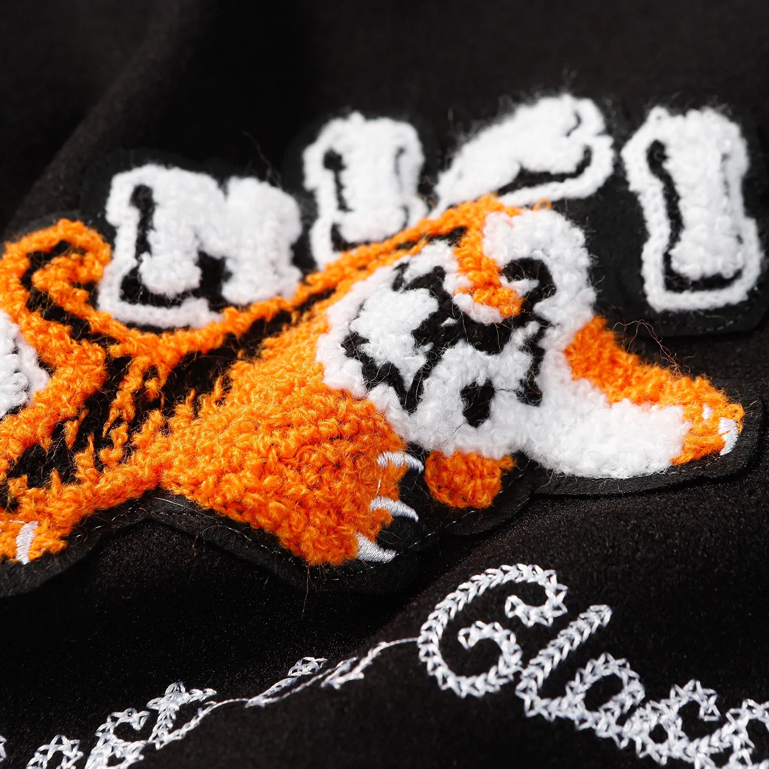 P400 model number 666 AMIRI's new baseball jacket with tiger towel embroidery and thousands of stitches embroidery, high weight dragon and phoenix nylon fabric with pebbled leather sleeves, heavy industry hardware restored one to one M L XL XXL
