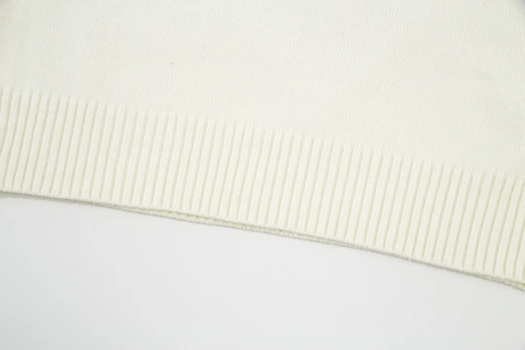 A8149# [Christmas Capsule Series] AMI Paris 2023 autumn and winter new silver big heart alpaca blended soft and waxy knitted turtleneck sweater Oversize version Uniform style for men and women Color: off-white Size: S-XL
