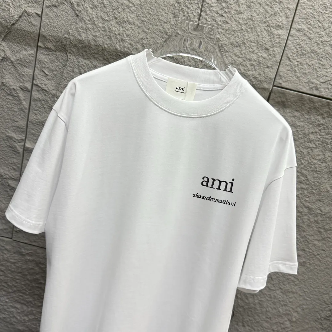 🅿️180 Ami* 2025 spring and summer new short-sleeved T-shirt. Simple classic letter embroidery. Customized double yarn plain cotton fabric. Same style for men and women. Color: black white. Size: S (90-130 catties) M (120-150 catties) L (140-165 catties) XL (160-180 catties) XXL (180-210 catties)