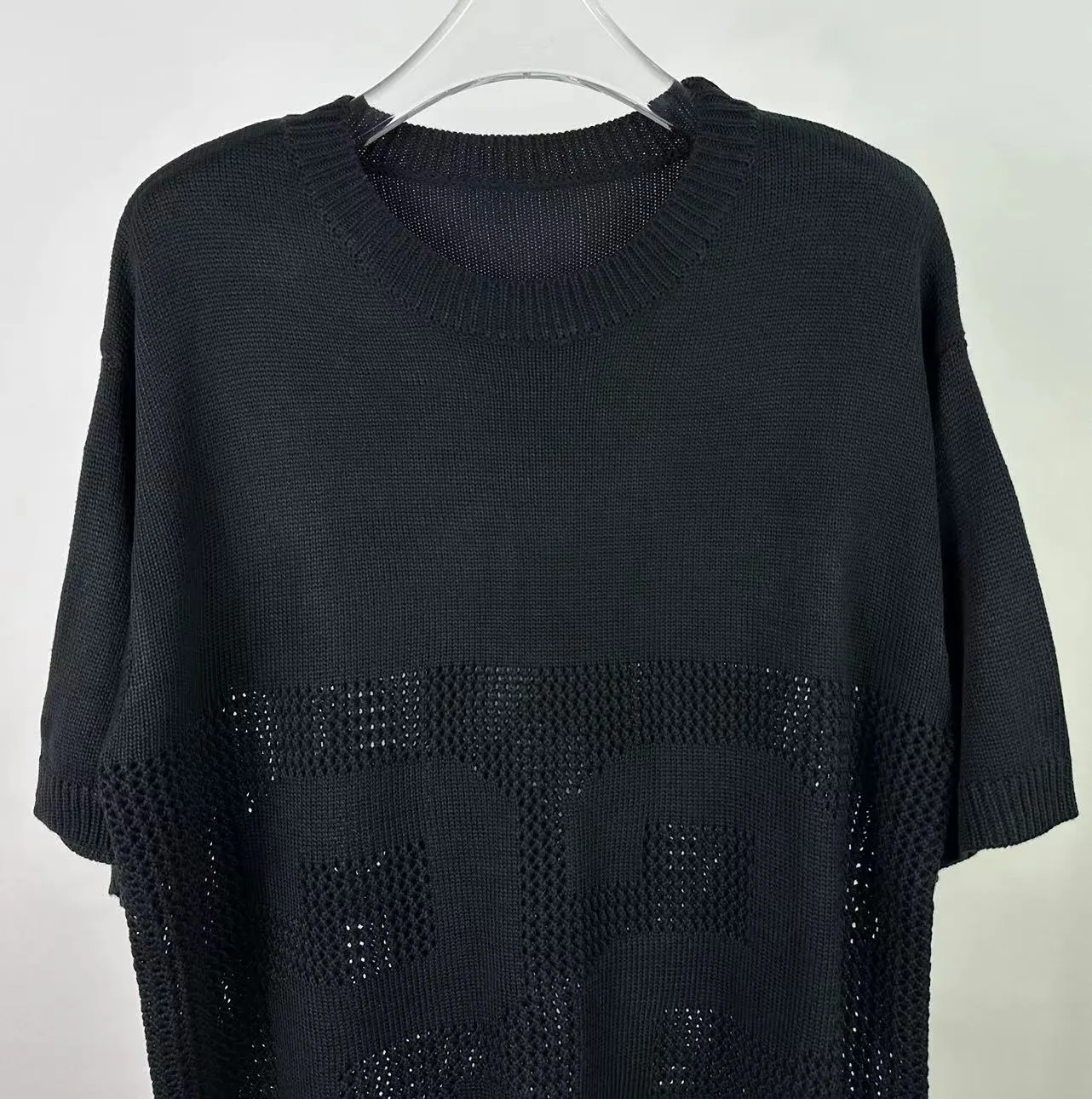 P200 AMIRI new short-sleeved sweater with jacquard logo on the front and back 🈵hollow body with heavy craftsmanship Color: Black Pearl White Size: S M L XL XXL