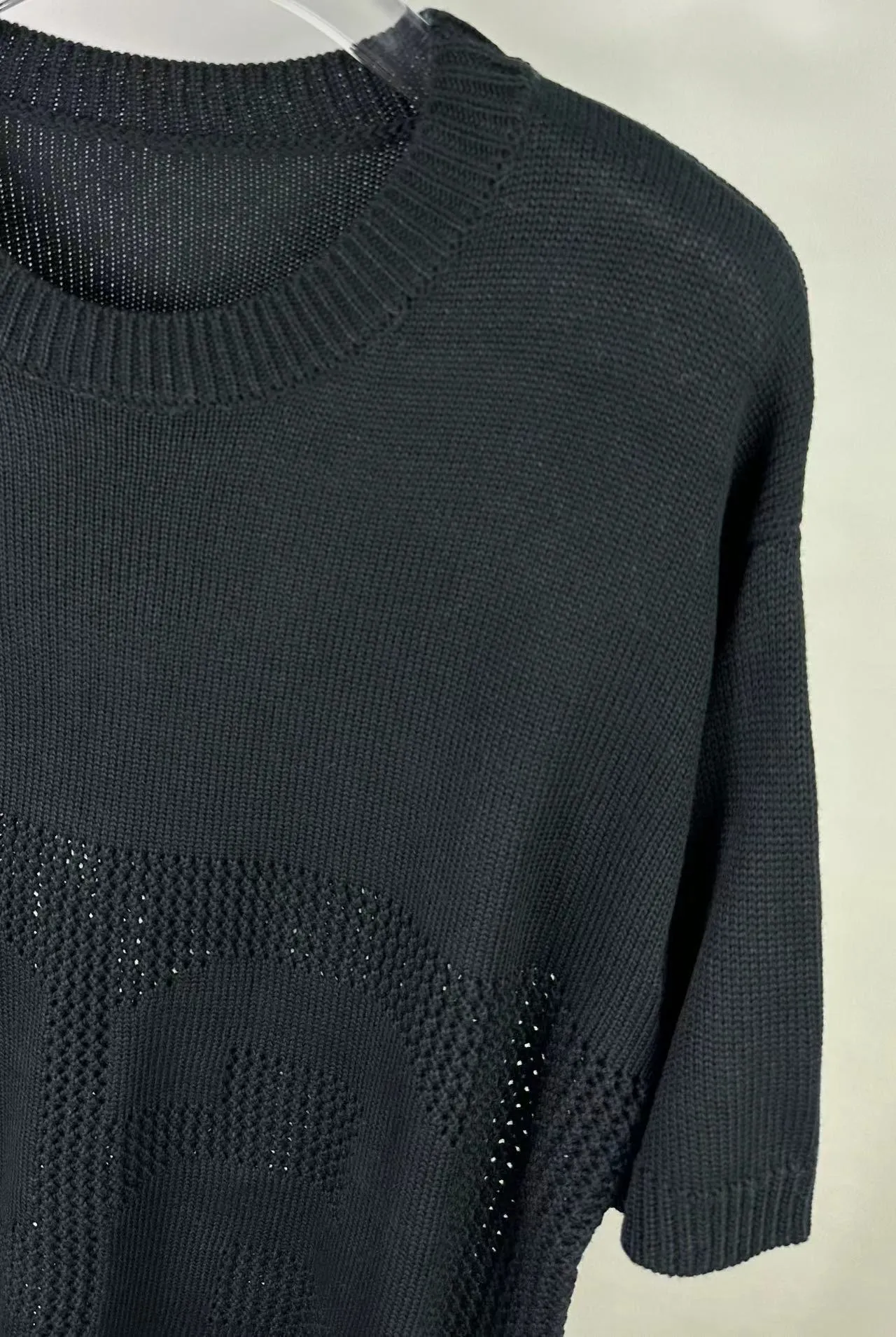 P200 AMIRI new short-sleeved sweater with jacquard logo on the front and back 🈵hollow body with heavy craftsmanship Color: Black Pearl White Size: S M L XL XXL