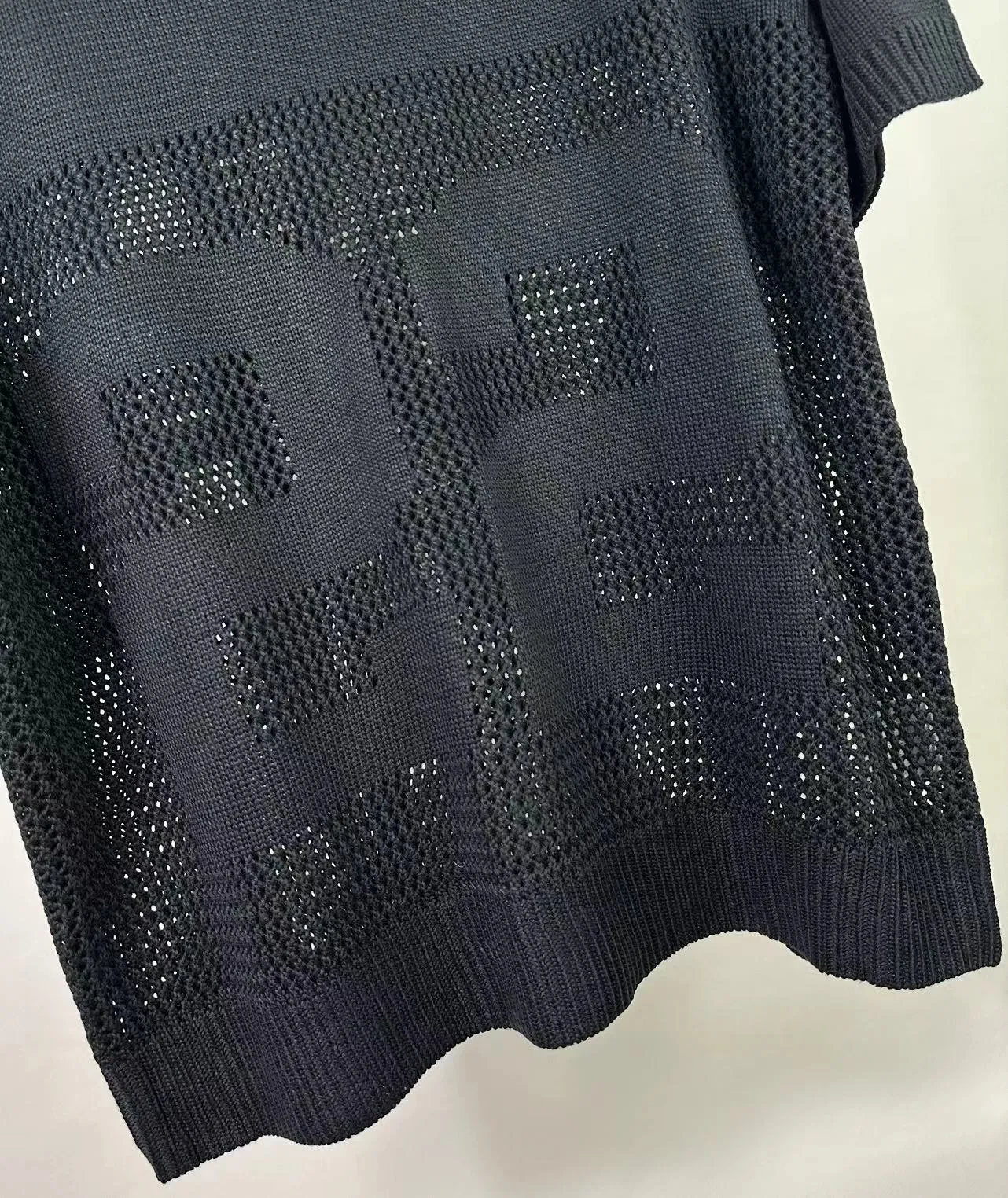 P200 AMIRI new short-sleeved sweater with jacquard logo on the front and back 🈵hollow body with heavy craftsmanship Color: Black Pearl White Size: S M L XL XXL