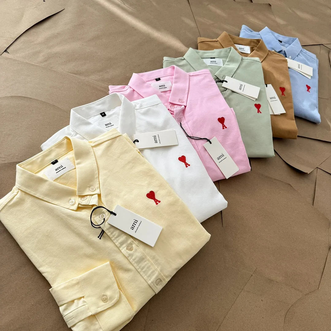 Ami Paris Oxford cotton button-down corner collar casual shirt-small love couple's long-sleeved shirt-same style for men and women. Red small love letter embroidery decoration fashionable and versatile long-sleeved shirt! On sale simultaneously at counters! A well-known French affordable luxury fashion brand. The brand's classic elements are embellishments sought after by major celebrities. Its basic simple design and fashionable style make it a must-have couple's shirt for men and women!  Made of custom-woven 100% Oxford cloth pure cotton, it feels soft and delicate, has excellent moisture absorption and perspiration performance, and is very comfortable and skin-friendly when worn next to the skin! The chest of the shirt is decorated with the classic love letter A logo embroidery. The top-notch embroidery technology is tight, full and full of details, and is cleverly embellished with bright red. It carries all the eye-catching points. It follows the consistent minimalist French attitude. The fabric is soft and comfortable, suitable for any versatile casual shirt couple!  Color: Yellow Pink Green Brown (Loose fit) S-XL is too large White Blue (Standard fit) S-XXL Standard Size: White Blue S-XXL S: Bust 96 Shoulder width 44 Clothing length 68 Sleeve length 58 M: Bust 100 Shoulder width 46 Clothing length 70 Sleeve length 60 L: Bust 104 Shoulder width 48 Clothing length 72 Sleeve length 62 XL: Bust 108, shoulder width 50, dress length 74, sleeve length 63 XXL: Bust 112, shoulder width 52, dress length 76, sleeve length 64 Sizes: Yellow Pink Green Brown S-XL S: Bust 106, shoulder width 47, dress length 71, sleeve length 60 M: Bust 110, shoulder width 48, dress length 73, sleeve length 61 L: Bust 114 Shoulder width 49, clothing length 75, sleeve length 62 XL: Bust 118, shoulder width 50, clothing length 76, sleeve length 63