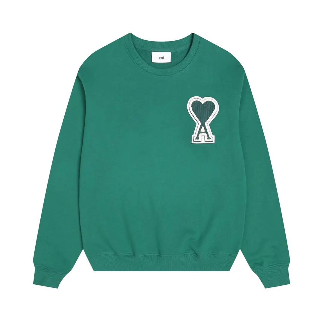 P150 Style No. 204 2025 embroidered large chapter style (with matching straight-leg sweatpants without color difference) AMI 2025 autumn and winter classic large chapter round neck sweatshirt 15 colors to meet everyone's needs. The fabric is made of 380 grams of pure cotton fabric, which is thick and textured. The whole network's counters purchase quality supporting output, which perfectly restores the genuine Zhang Zi. All thick wool knits are used. The absolute quality can be compared with any store in the market at will. There is no color difference in the fixed-dyed threads. The detailed accessories and tag packaging are all 1:1 with the genuine products. The ingenuity spirit gives back to customers.   Color: 15 colors as shown below Code number: S M L XL