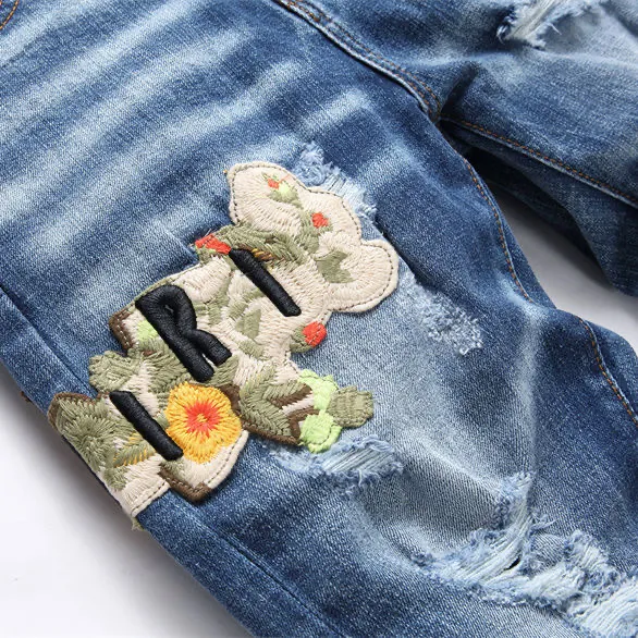 #M53 P168💰 AMIRI patch embroidery jeans trousers AMIRI high street basic ripped tight elastic jeans trousers amiri brand jeans break the production process and cutting of the original jeans, the fabrics are softer and more comfortable Hand-sewn collar label Customized logo buttons Genuine leather tag Color: Picture color Size: 30-32-34-36