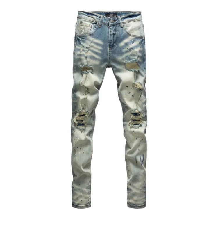#N25 P246💰 (Top version) AMIRI hot high street jeans slim fit stretch washed knife cut trousers for men AMIRI amiri is transliterated as Emil, which is the name of the founder. Mike Amiri, the founder of amiri, grew up in Los Angeles, USA. He was influenced by local street culture and Punk Rock since he was a child, so he founded the amiri brand named after himself. A variety of trendy clothing meets the needs of different trendy players. Amiri clothing has novel and unique styles and is a well-known street brand in the United States. The styles and styles of many clothes are loved by many street photographers. The various clothing styles meet the dressing needs of different people, show their unique temperament, and show the trend of dressing. amiri's jeans are relatively famous. Not only do they have many styles, but the quality of the jeans is also very good. Many celebrities have also worn amiri brand jeans. Color: Picture color Size: 28, 30, 32, 34, 36 28 30 32 34 36 Waist 71 76 81 86 91 Qianlang 26.5 27.5 28.5 29.5 30.5 Hou Lang 37 38 39 40 41 Foot 14 14.8 15.6 16.4 17.2 Foreign Minister 100 102 104 106 107