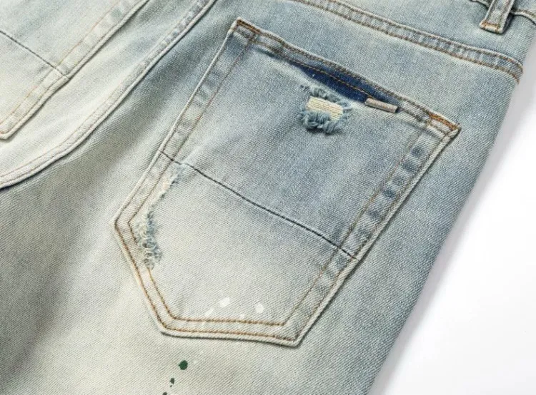 #N25 P246💰 (Top version) AMIRI hot high street jeans slim fit stretch washed knife cut trousers for men AMIRI amiri is transliterated as Emil, which is the name of the founder. Mike Amiri, the founder of amiri, grew up in Los Angeles, USA. He was influenced by local street culture and Punk Rock since he was a child, so he founded the amiri brand named after himself. A variety of trendy clothing meets the needs of different trendy players. Amiri clothing has novel and unique styles and is a well-known street brand in the United States. The styles and styles of many clothes are loved by many street photographers. The various clothing styles meet the dressing needs of different people, show their unique temperament, and show the trend of dressing. amiri's jeans are relatively famous. Not only do they have many styles, but the quality of the jeans is also very good. Many celebrities have also worn amiri brand jeans. Color: Picture color Size: 28, 30, 32, 34, 36 28 30 32 34 36 Waist 71 76 81 86 91 Qianlang 26.5 27.5 28.5 29.5 30.5 Hou Lang 37 38 39 40 41 Foot 14 14.8 15.6 16.4 17.2 Foreign Minister 100 102 104 106 107