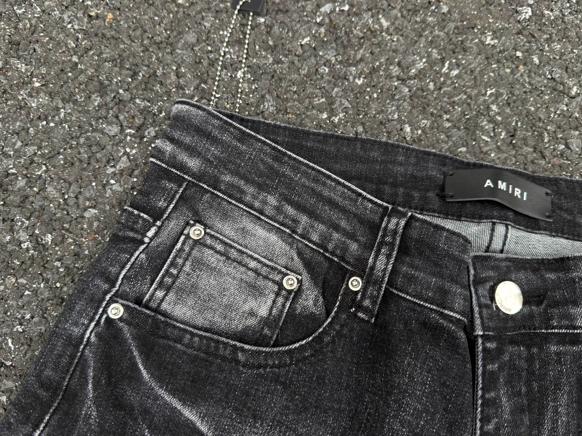 -Size details P240 💰AM01 AMIRI new jeans washed ripped whiskers patch leather denim trousers for men and women same size Size: S-XL (28-34)
