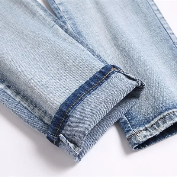 P168 💰 AMIRI patch embroidery jeans trousers AMIRI high street basic ripped tight elastic jeans trousers amiri brand jeans break the production process and cutting of the original jeans, the fabrics are softer and more comfortable Hand-sewn collar label Customized logo buttons Genuine leather tag Color: Picture color Size: 30-32-34-36