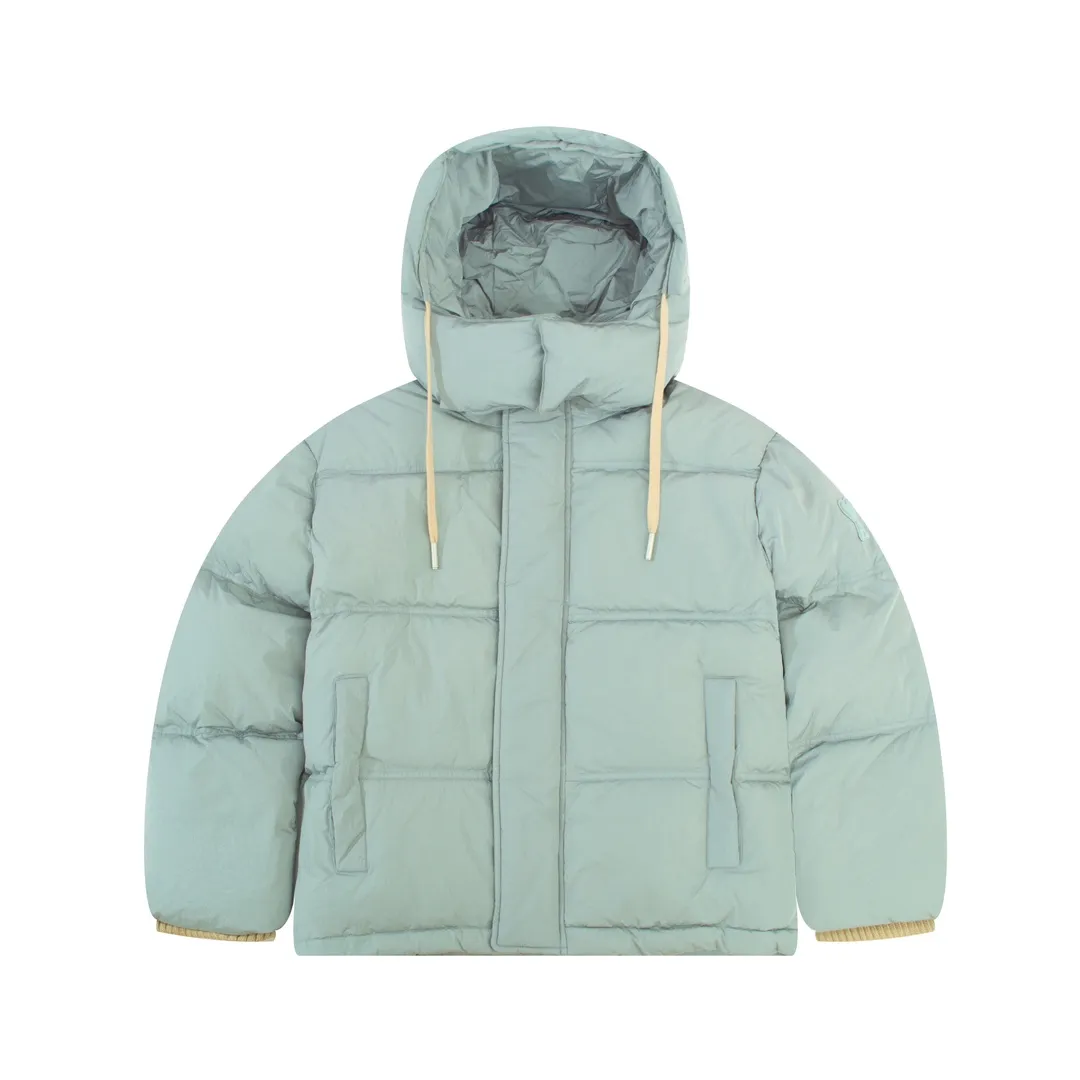 P670 51621# AMI paris 23S autumn and winter new love solid color high collar hooded bread down jacket, original model opening, extreme details, unique double-layer lightweight bonded nylon fabric carefully crafted, windproof and waterproof, highly breathable, warm, elastic and wear-resistant. It is a multi-functional fabric. The lining is made of fine and dense renewable microfiber fabric. It feels light and soft and has a delicate texture. The down has excellent fluffiness. You can also feel its fill power through real pictures. It has a fill power of 800. It is filled with 90 white duck down. The down filling is very full, the highest version. There is no one. Color: black, dark gray, rose red, light blue, light pink. Size: XS-L (size specifications are consistent with G.net)
