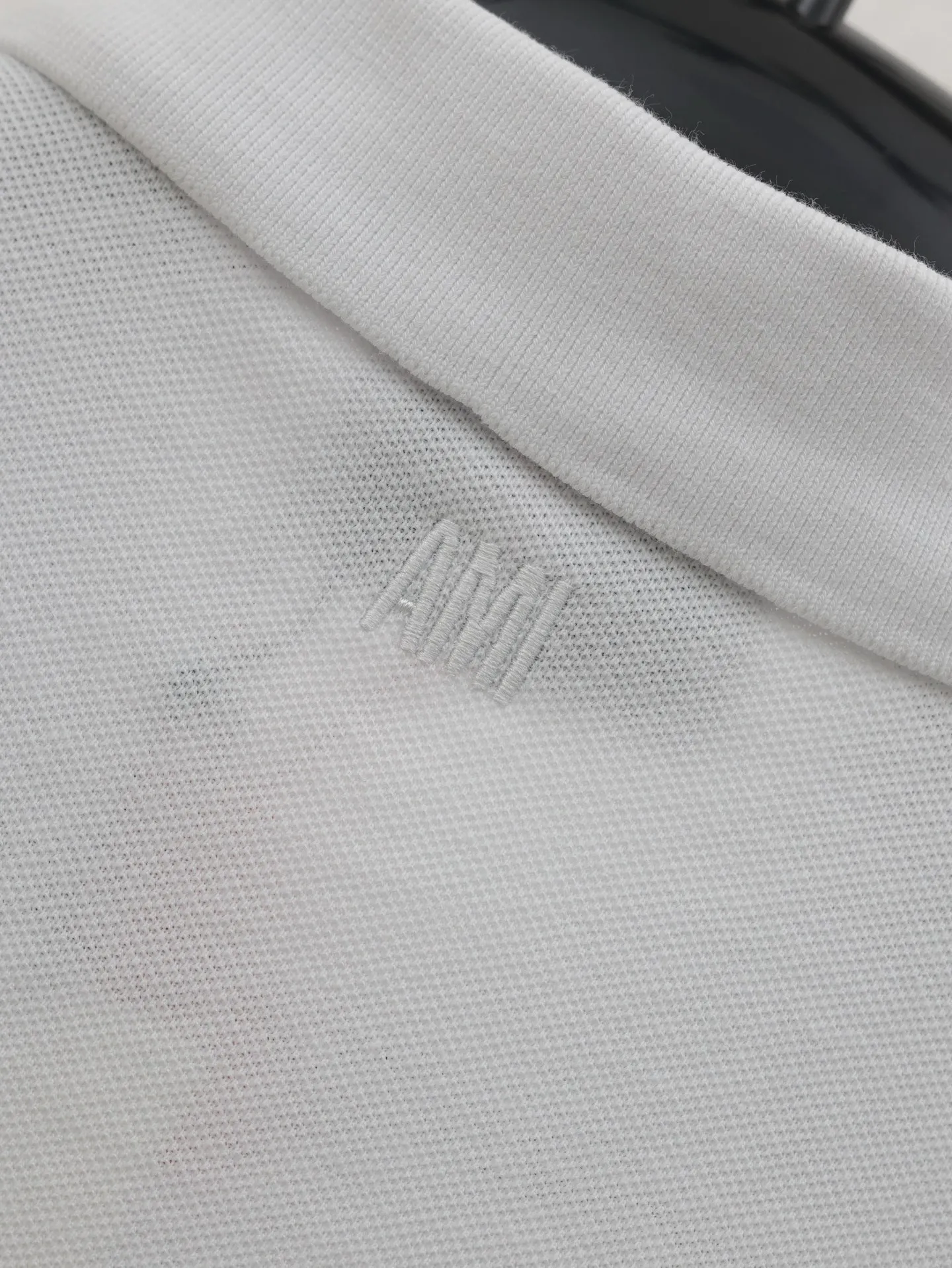 🅿️310 Ami Paris*/25 new love embroidered Polo shirt adopts imported machine embroidery technology and uses advanced computer control system and precision mechanical components to realize Ami love embroidery operation with high precision. The lines are smooth and delicate. The fabrics have been washed and feel better. Not easy to deform, not easy to shrink, not easy to fade, and maintain long-term beauty. Size: S/M/L/XL