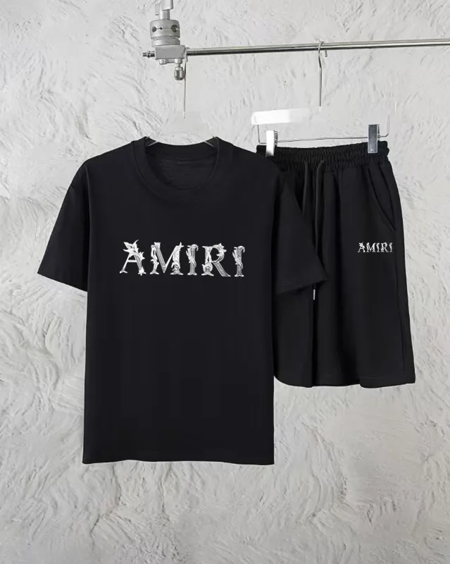 P280 AMIRI exclusively provides new trendy men’s fashionable round neck short-sleeved shorts suits, trendy and fashionable casual short-sleeved suits! It has high breathability and comfort, impeccable details, and brand element design concept, reflecting high quality. It presents a casual cut and the upper body shape is great! Material: 260g double yarn pure cotton short sleeves + 360g pure cotton terry shorts Size: S-XXL 🔥 (please state your height and weight when placing an order)