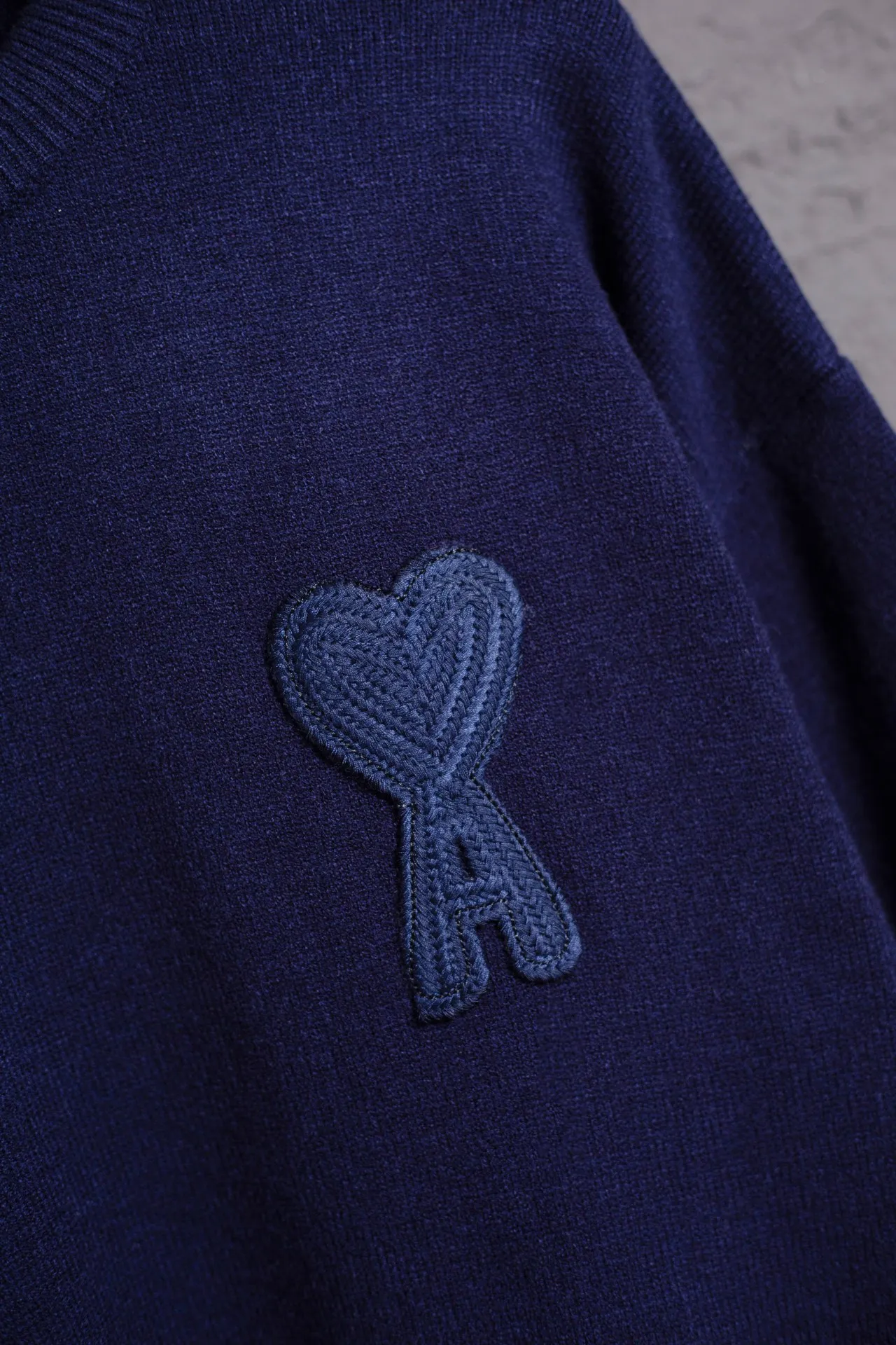 P170 AMI's new classic love chapter crew neck sweater, the highest version, supports comparison, color: royal blue, size: S-XL