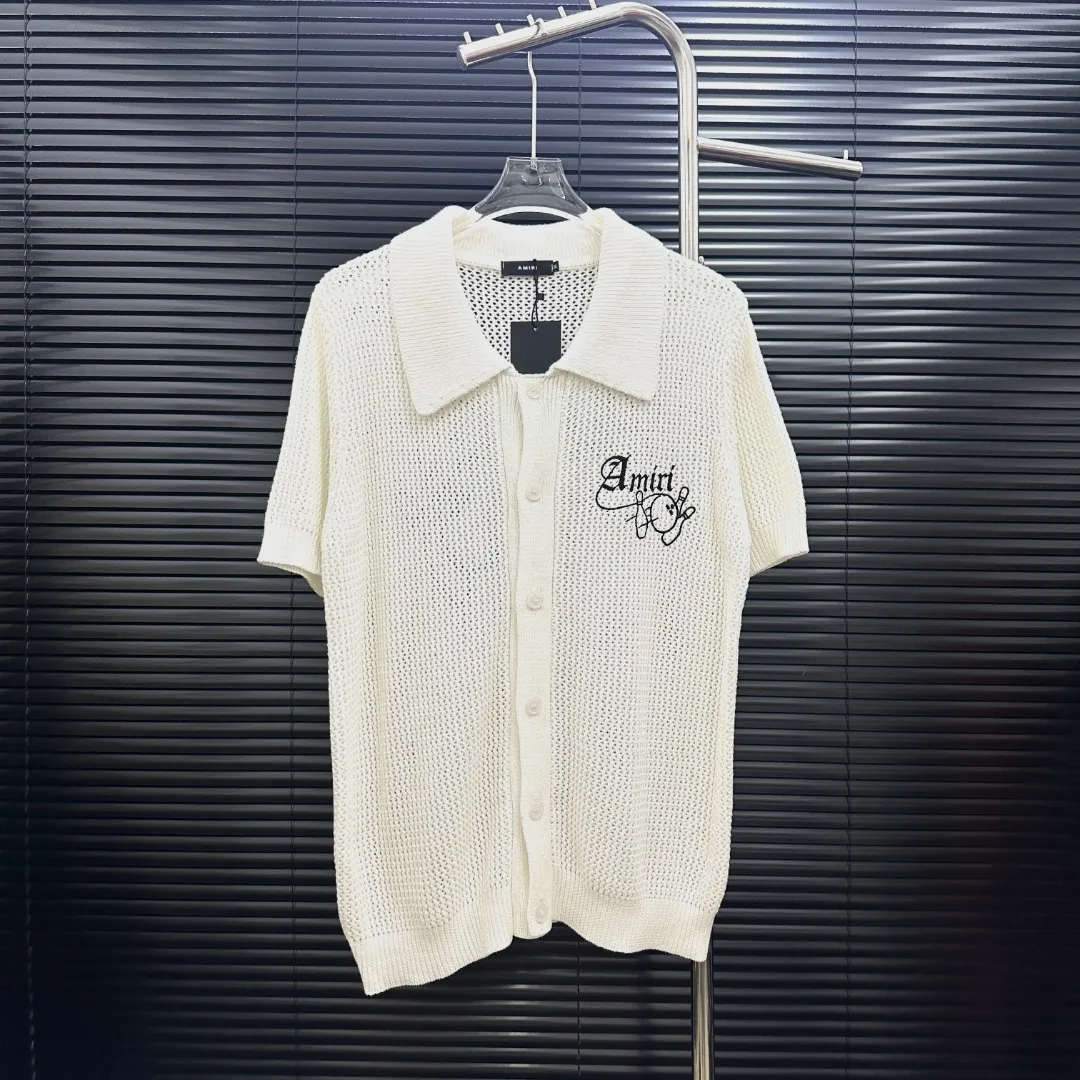P300 Style: AMIRI bowling knitted POLO cardigan short-sleeved Size: S-XXL Fabric: Wool blend Accessories: Full set of customized original accessories No gender distinction, same style for men and women