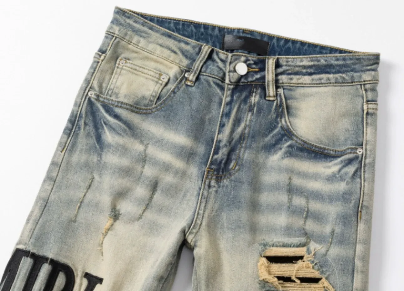 #N11 P246💰 (Top version) AMIRI hot-selling high street jeans, slim-fit stretch washed knife-cut trousers for men, AMIRI amiri is transliterated as Emil, which is the name of the founder. Mike Amiri, the founder of amiri, grew up in Los Angeles, USA. He was influenced by local street culture and Punk Rock since childhood, so he founded the amiri brand named after himself. A variety of trendy clothing meets the needs of different trendy players. Amiri clothing has novel and unique styles and is a well-known street brand in the United States. The styles and styles of many clothes are loved by many street photographers. The various clothing styles meet the dressing needs of different people, show their unique temperament, and show the trend of dressing. amiri's jeans are relatively famous. Not only do they have many styles, but the quality of the jeans is also very good. Many celebrities have also worn amiri brand jeans. Color: Picture color Size: 28, 30, 32, 34, 36 28 30 32 34 36 Waist 71 76 81 86 91 Qianlang 26.5 27.5 28.5 29.5 30.5 Hou Lang 37 38 39 40 41 Foot 14 14.8 15.6 16.4 17.2 Foreign Minister 100 102 104 106 107