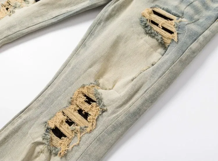 #N11 P246💰 (Top version) AMIRI hot-selling high street jeans, slim-fit stretch washed knife-cut trousers for men, AMIRI amiri is transliterated as Emil, which is the name of the founder. Mike Amiri, the founder of amiri, grew up in Los Angeles, USA. He was influenced by local street culture and Punk Rock since childhood, so he founded the amiri brand named after himself. A variety of trendy clothing meets the needs of different trendy players. Amiri clothing has novel and unique styles and is a well-known street brand in the United States. The styles and styles of many clothes are loved by many street photographers. The various clothing styles meet the dressing needs of different people, show their unique temperament, and show the trend of dressing. amiri's jeans are relatively famous. Not only do they have many styles, but the quality of the jeans is also very good. Many celebrities have also worn amiri brand jeans. Color: Picture color Size: 28, 30, 32, 34, 36 28 30 32 34 36 Waist 71 76 81 86 91 Qianlang 26.5 27.5 28.5 29.5 30.5 Hou Lang 37 38 39 40 41 Foot 14 14.8 15.6 16.4 17.2 Foreign Minister 100 102 104 106 107