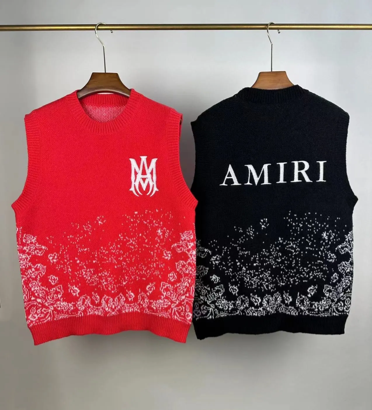 P190 🎉AMIRI vest sweater, Amiri exclusive logo embroidered on the front, letter logo embroidered on the back Color: Red Black Size: S M L XL XXL