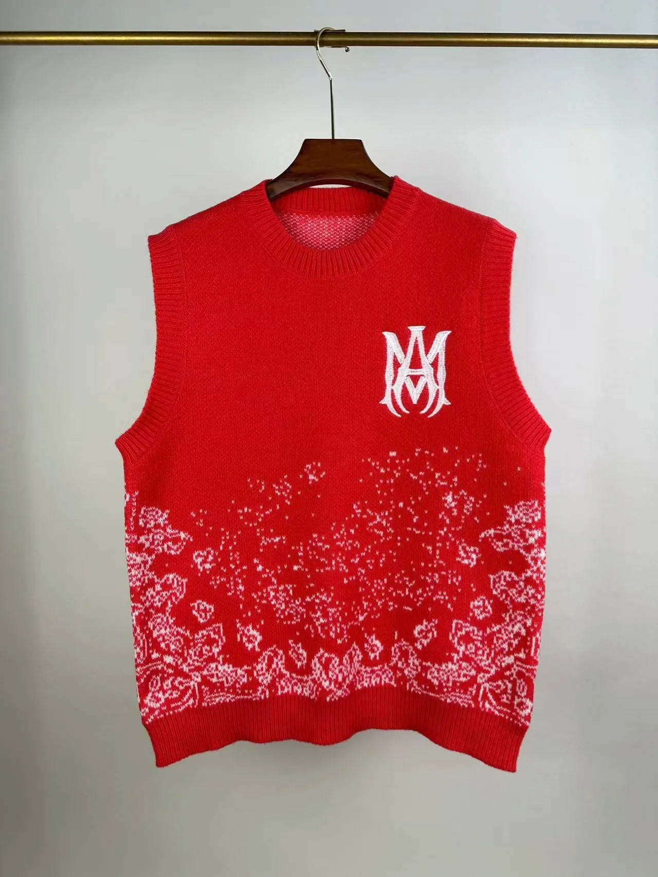 P190 🎉AMIRI vest sweater, Amiri exclusive logo embroidered on the front, letter logo embroidered on the back Color: Red Black Size: S M L XL XXL