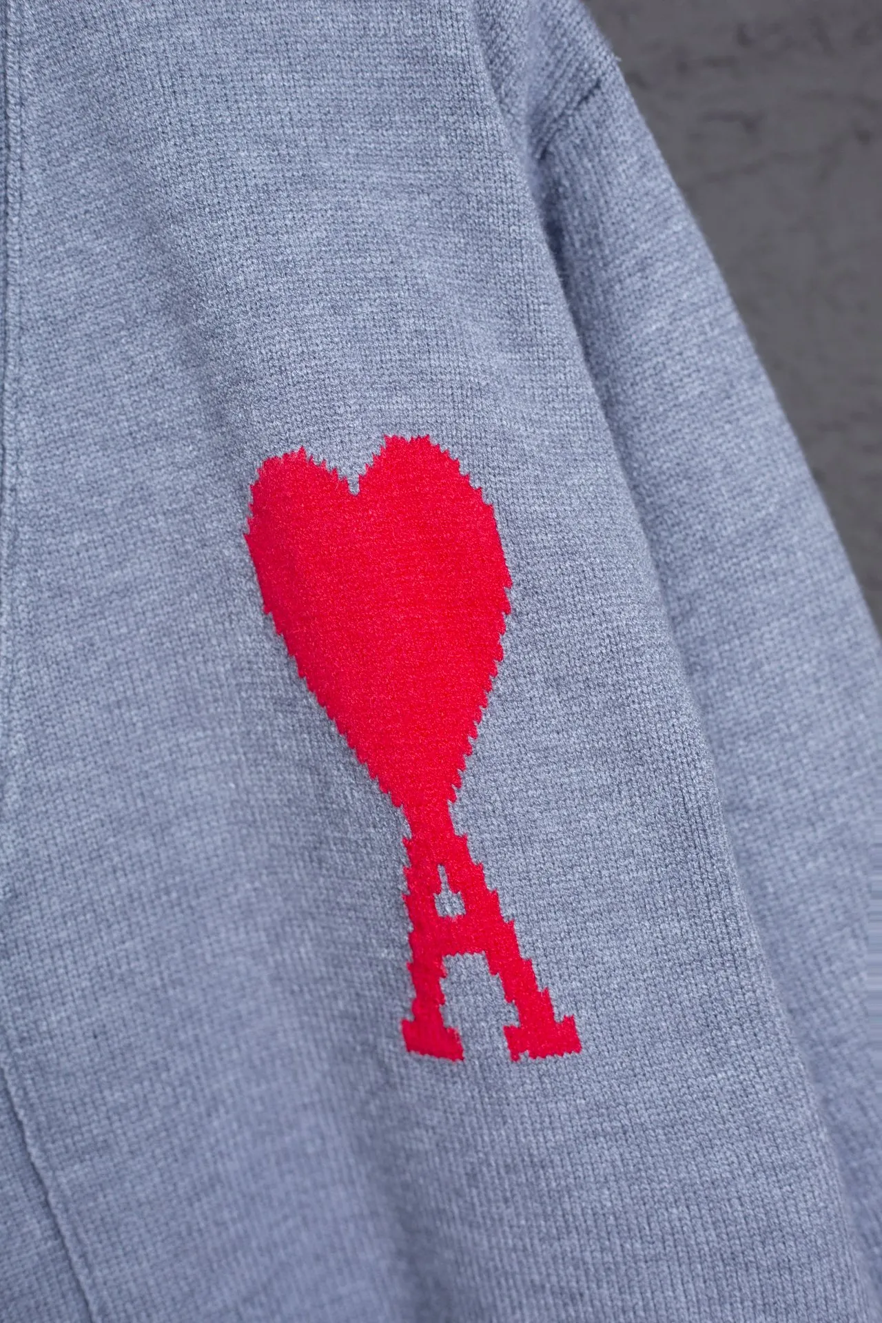 P186 Style No.: MQ802 AMI Classic Big Love Series Jacquard Cardigan Sweater Highest Version Supports Comparison Color: Dark Gray, Size: S-XL