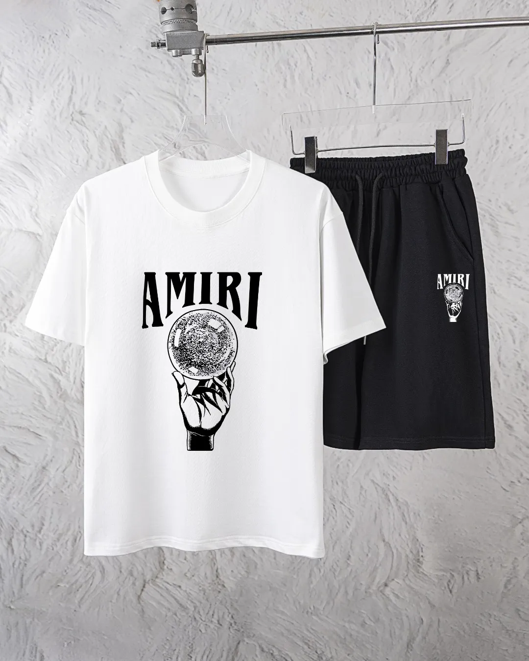 P280 AMIRI exclusively provides new trendy men’s fashionable round neck short-sleeved shorts suits, trendy and fashionable casual short-sleeved suits! It has high breathability and comfort, impeccable details, and brand element design concept, reflecting high quality. It presents a casual cut and the upper body shape is great! Material: 260g double yarn pure cotton short sleeves + 360g pure cotton terry shorts Size: S-XXL 🔥 (please state your height and weight when placing an order)