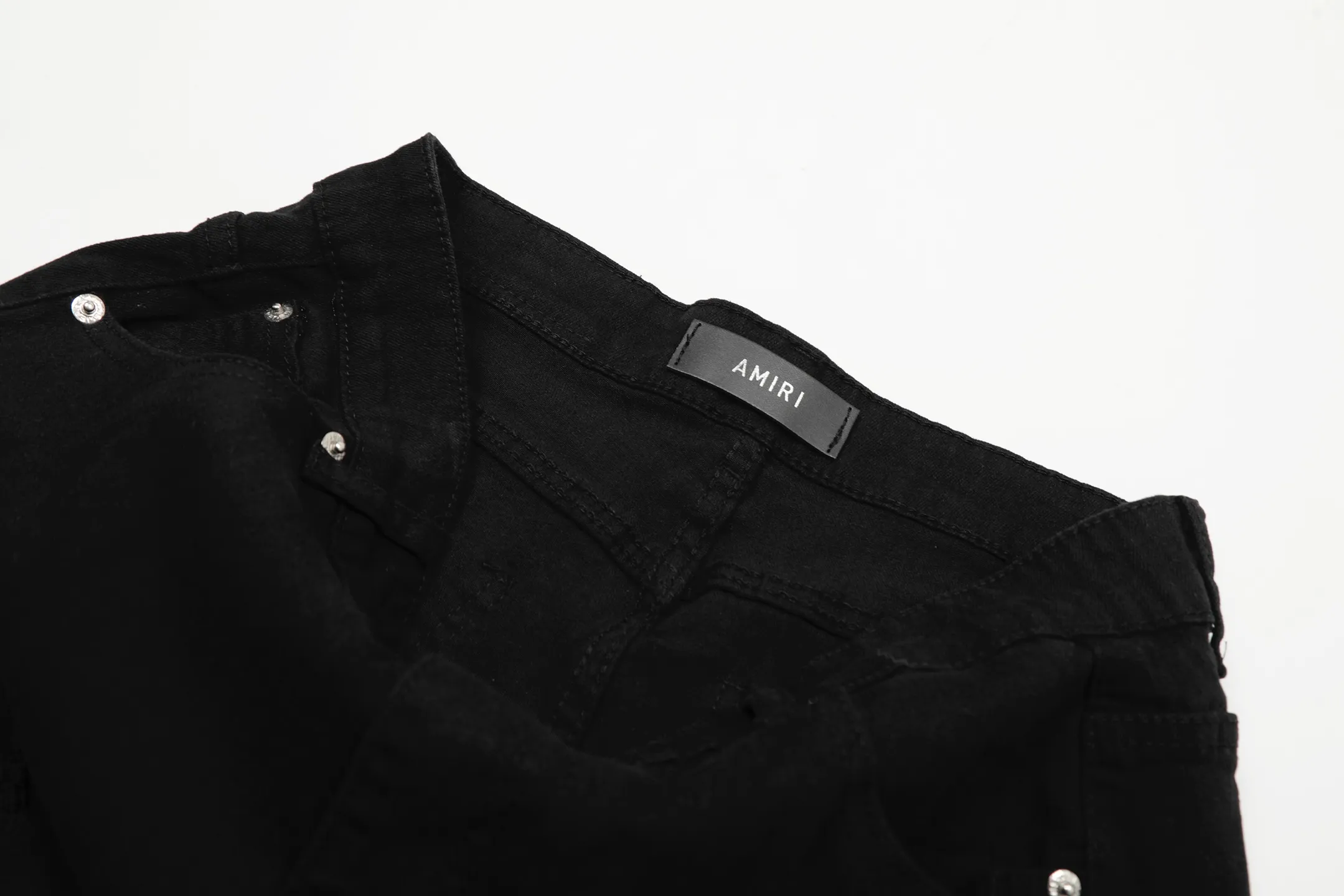 #M02 P168💰 AMIRI patch embroidery jeans trousers AMIRI high street basic ripped tight elastic jeans trousers amiri brand jeans break the production process and cutting of the original jeans, the fabrics are softer and more comfortable Hand-sewn collar label Customized logo buttons Genuine leather tag Color: black Size: 30-32-34-36