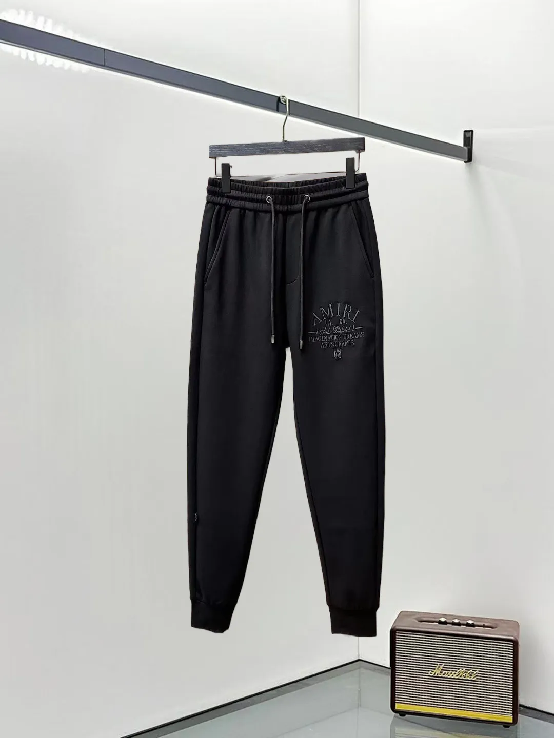 P280 Amiri 🆕2025 new autumn and winter casual pants! The official website will be released simultaneously. The brand's classic LOGO casual pants are made of customized fabrics, which are extremely comfortable and have a strong touch. Highly recognisable, perfect appearance and craftsmanship. Size: M-3XL