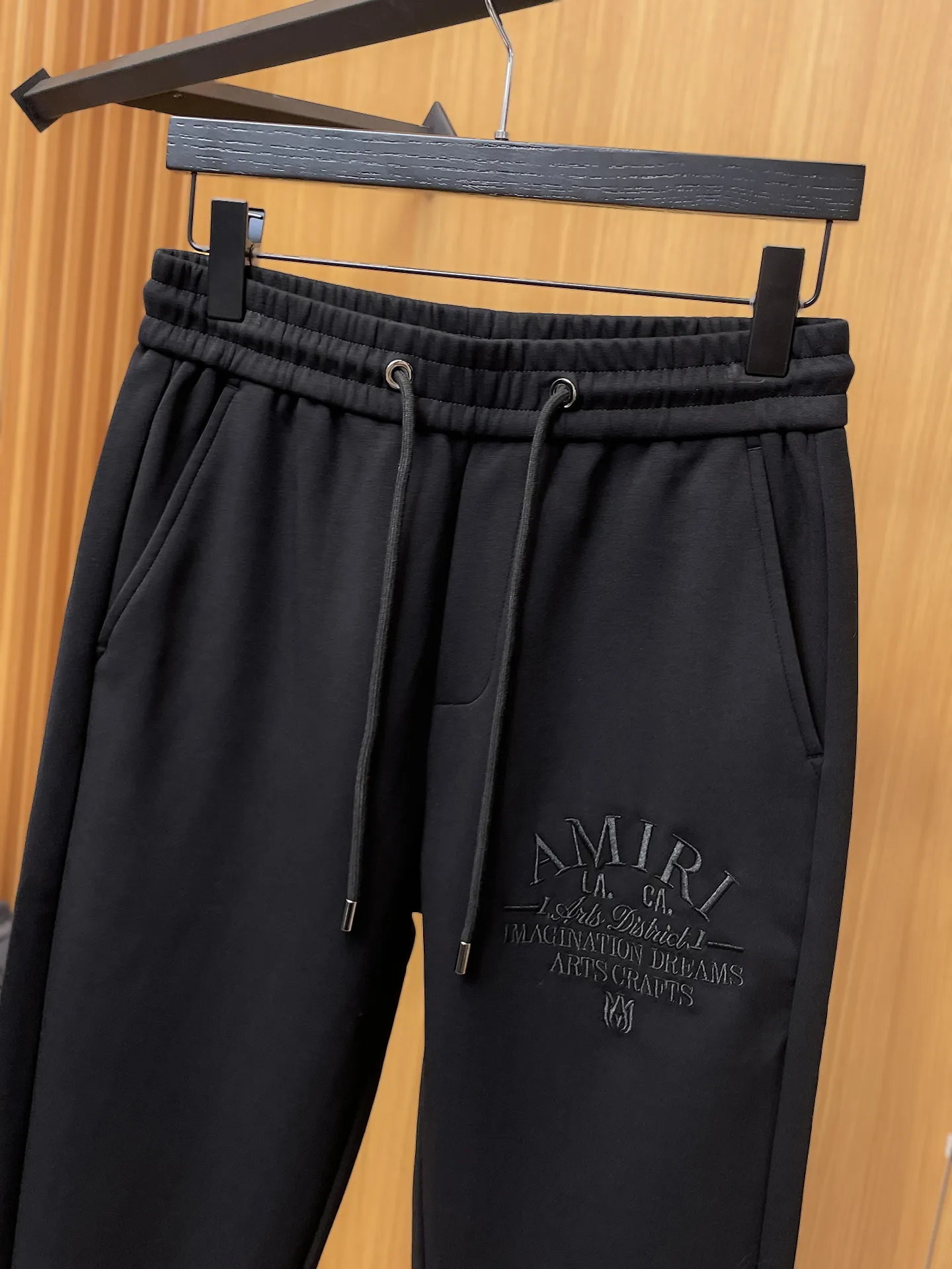 P280 Amiri 🆕2025 new autumn and winter casual pants! The official website will be released simultaneously. The brand's classic LOGO casual pants are made of customized fabrics, which are extremely comfortable and have a strong touch. Highly recognisable, perfect appearance and craftsmanship. Size: M-3XL