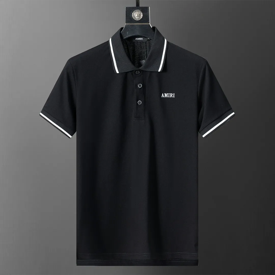 P150 Mili's 2026 spring and summer official website's new lapel T-shirt is made of mercerized pearl fabric and embroidered on the chest. It is handsome, the fabric is comfortable, the workmanship is rigorous, and the threads are neatly routed. Good upper body effect·Size M-3XL black