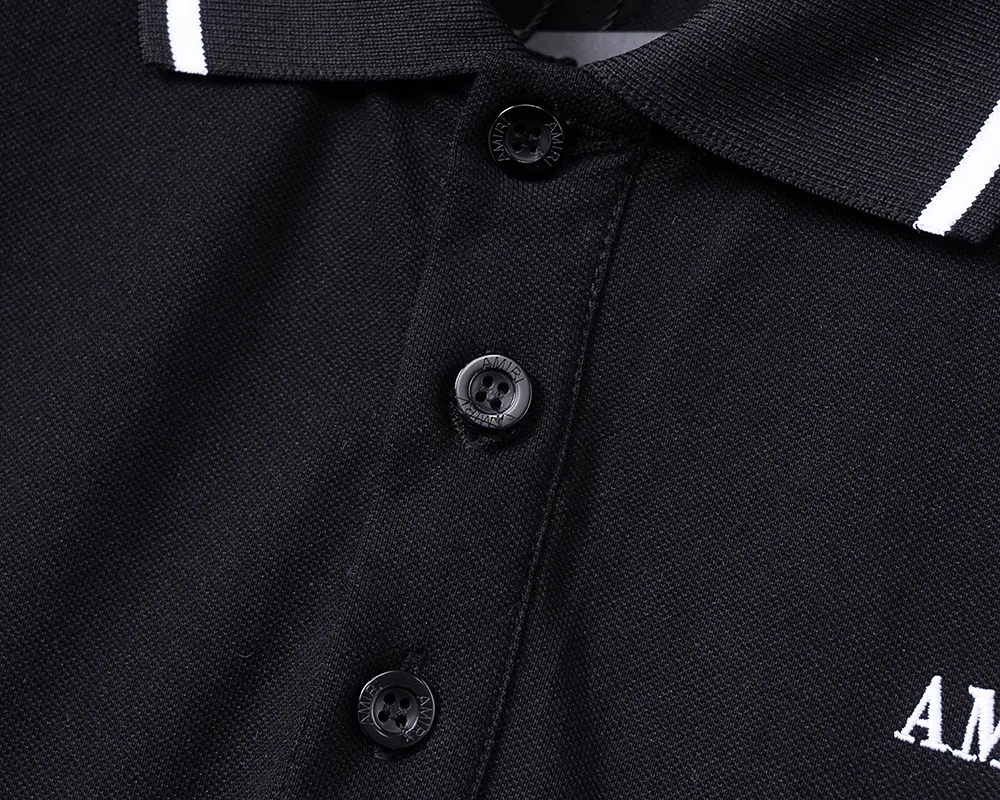P150 Mili's 2026 spring and summer official website's new lapel T-shirt is made of mercerized pearl fabric and embroidered on the chest. It is handsome, the fabric is comfortable, the workmanship is rigorous, and the threads are neatly routed. Good upper body effect·Size M-3XL black