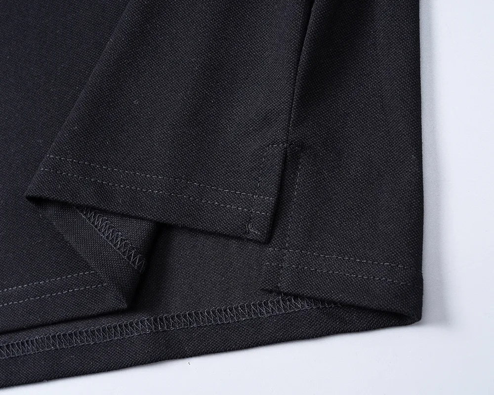 P150 Mili's 2026 spring and summer official website's new lapel T-shirt is made of mercerized pearl fabric and embroidered on the chest. It is handsome, the fabric is comfortable, the workmanship is rigorous, and the threads are neatly routed. Good upper body effect·Size M-3XL black