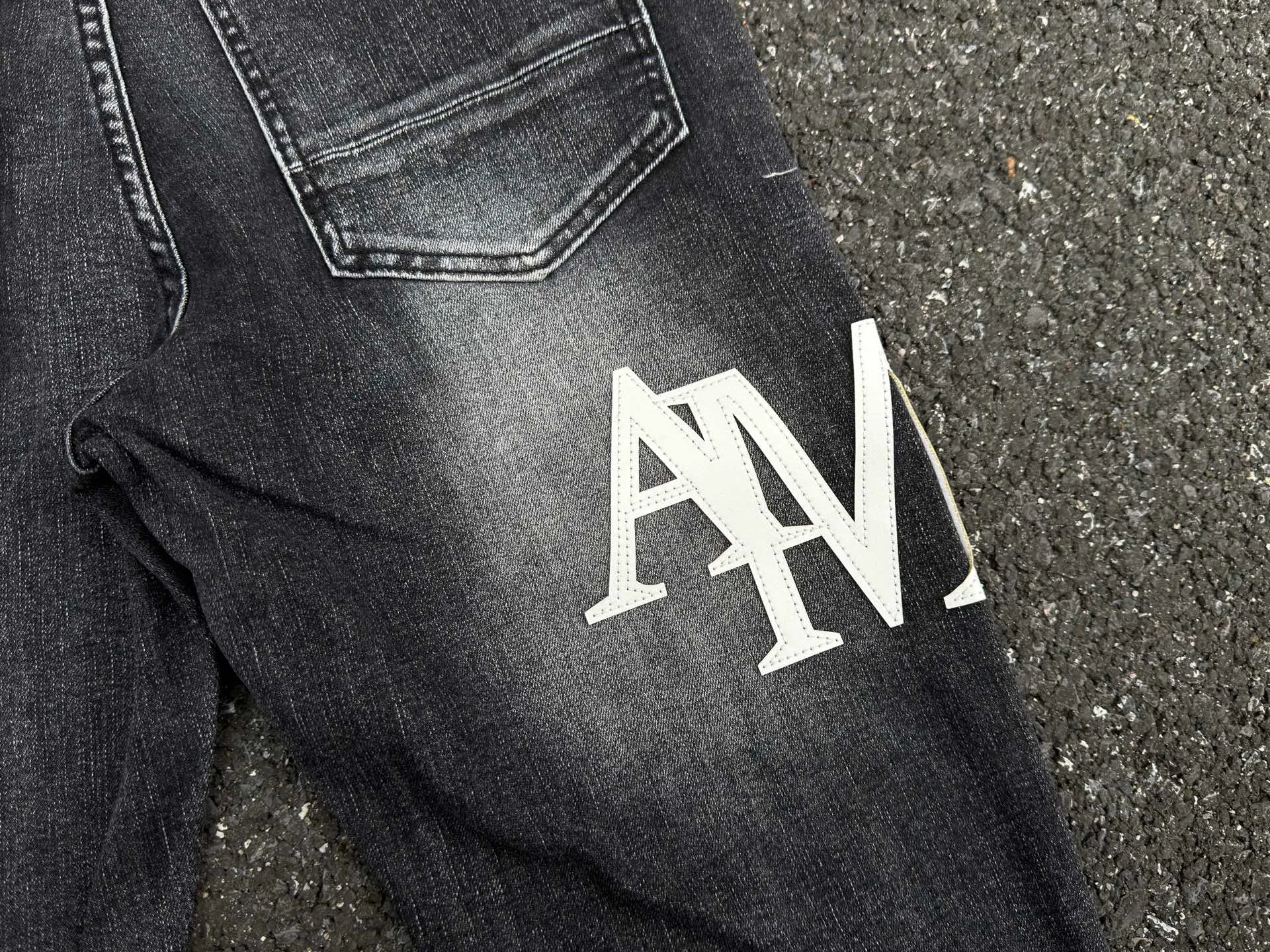 -Size details P240 💰AM02 AMIRI new jeans washed ripped whiskers patch leather denim trousers for men and women same size Size: S-XL (28-34)