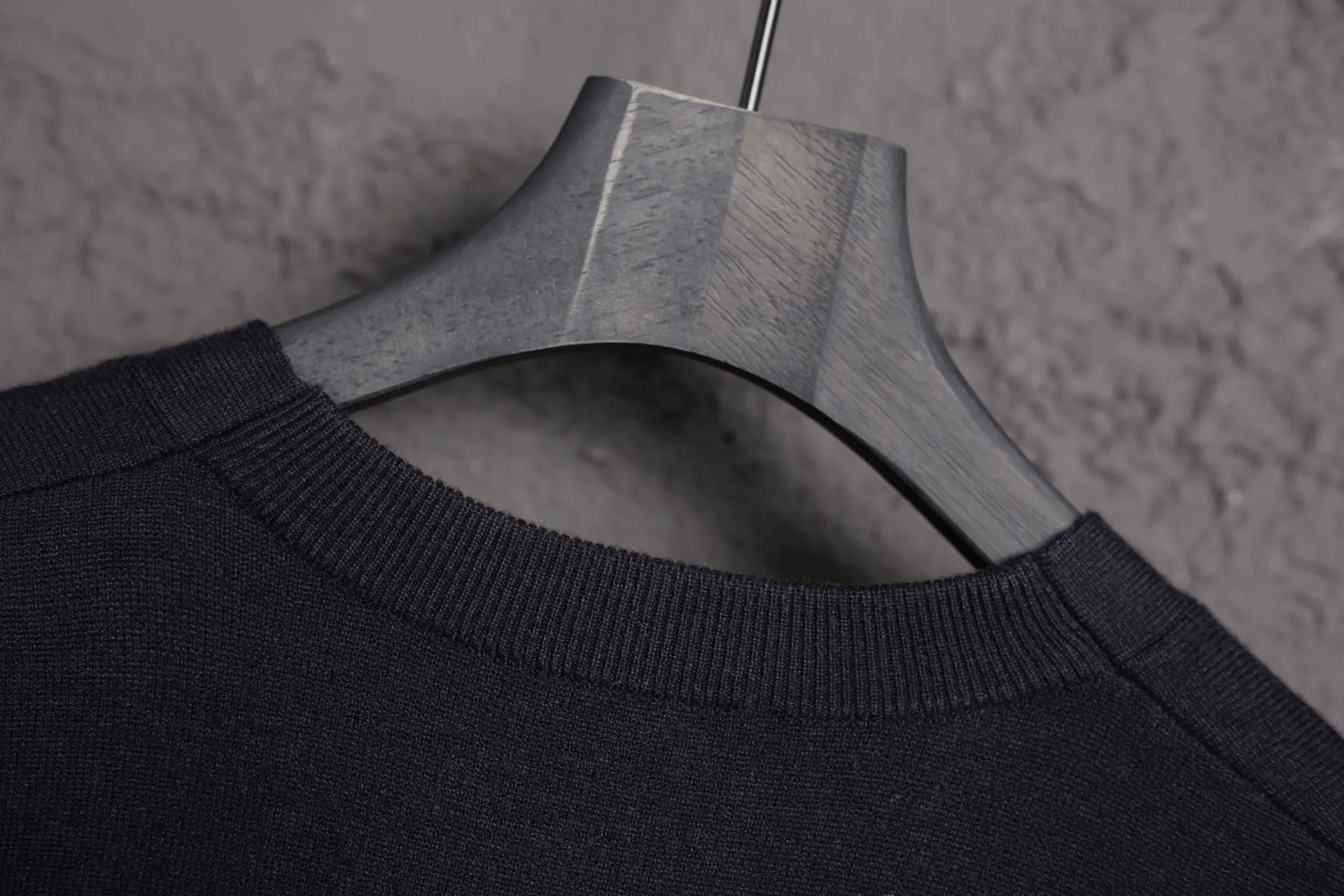 P176 Style No.: MQ803 AMI Classic Little Love Series Embroidered Cardigan Sweater Highest Version Supports Comparison Color: Black Size: S-XL