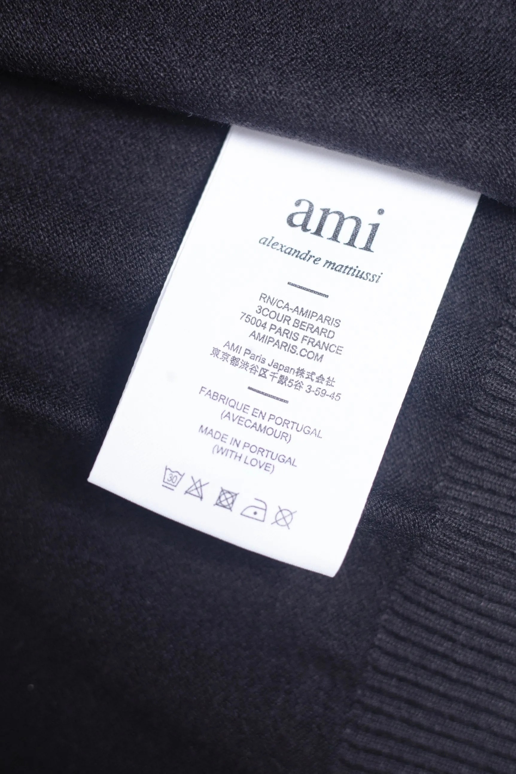 P176 Style No.: MQ803 AMI Classic Little Love Series Embroidered Cardigan Sweater Highest Version Supports Comparison Color: Black Size: S-XL