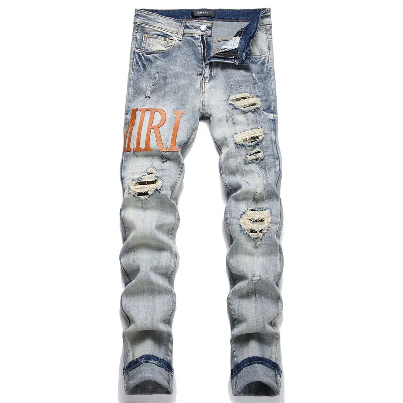 #M03 P168💰 AMIRI splash-ink medal patch embroidered jeans trousers AMIRI high street basic ripped tight stretch jeans trousers Amiriamiri is transliterated as Emil, which is the name of the founder. Mike Amiri, the founder of amiri, grew up in Los Angeles, USA. He was influenced by the local street culture Rock since he was a child, so he founded the amiri brand named after himself. A variety of trendy brand clothing meets the needs of different trendy players. Amiri clothing has novel and unique styles and is a well-known street brand in the United States. Many of its styles and styles are loved by many street photographers. Various clothing styles meet the needs of different people, show their unique temperament, and show the trend of dressing. amiri's jeans are relatively famous. Not only do they have many styles, but the quality of the jeans is also very good. Many celebrities have also worn amiri brand jeans.  The jeans of the amiri brand break through the production process and cutting of the original jeans. The fabrics are relatively soft and comfortable, and are not as hard as some jeans, which can irritate the skin and cause the skin to bleed when worn. Los Angeles trendy brand Amiri's jeans are made with great detail from tailoring to texture, adding wrinkles, bullet holes, damage and other details to add to the trendiness of the jeans. You can choose the style that suits you according to your own needs. Only when you wear a suitable style can you have a certain sense of fashion.  In recent years, high street has become a word that appears more and more frequently in men's clothing. High street style has also become an important direction for everyone's matching. High street related items are basically inseparable from oversize or off-shoulder tops. The lower body is matched with trackpants or tight-fitting denim. In my opinion, the most representative one is perhaps annihilation. Color; picture color Size: 30-32-34-36
