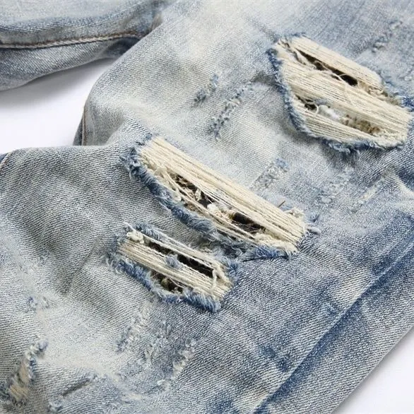 #M03 P168💰 AMIRI splash-ink medal patch embroidered jeans trousers AMIRI high street basic ripped tight stretch jeans trousers Amiriamiri is transliterated as Emil, which is the name of the founder. Mike Amiri, the founder of amiri, grew up in Los Angeles, USA. He was influenced by the local street culture Rock since he was a child, so he founded the amiri brand named after himself. A variety of trendy brand clothing meets the needs of different trendy players. Amiri clothing has novel and unique styles and is a well-known street brand in the United States. Many of its styles and styles are loved by many street photographers. Various clothing styles meet the needs of different people, show their unique temperament, and show the trend of dressing. amiri's jeans are relatively famous. Not only do they have many styles, but the quality of the jeans is also very good. Many celebrities have also worn amiri brand jeans.  The jeans of the amiri brand break through the production process and cutting of the original jeans. The fabrics are relatively soft and comfortable, and are not as hard as some jeans, which can irritate the skin and cause the skin to bleed when worn. Los Angeles trendy brand Amiri's jeans are made with great detail from tailoring to texture, adding wrinkles, bullet holes, damage and other details to add to the trendiness of the jeans. You can choose the style that suits you according to your own needs. Only when you wear a suitable style can you have a certain sense of fashion.  In recent years, high street has become a word that appears more and more frequently in men's clothing. High street style has also become an important direction for everyone's matching. High street related items are basically inseparable from oversize or off-shoulder tops. The lower body is matched with trackpants or tight-fitting denim. In my opinion, the most representative one is perhaps annihilation. Color; picture color Size: 30-32-34-36