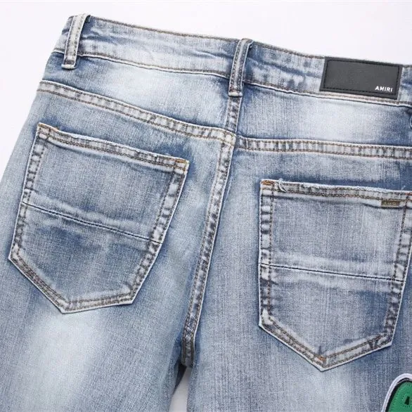 #M54 P168💰 AMIRI patch embroidery jeans trousers AMIRI high street basic ripped tight elastic jeans trousers amiri brand jeans break the production process and cutting of the original jeans, the fabrics are softer and more comfortable Hand-sewn collar label Customized logo buttons Genuine leather tag Color: Picture color Size: 30-32-34-36