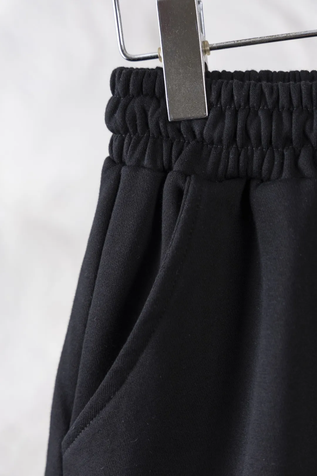 💰180 AMIRI new shorts, classic printed shorts, light luxury, a must-have item for daily commuting for men and women, correct version, welcome to compare, detailed features · Made of 360g Xinjiang cotton double yarn fish scale terry fabric · Elastic waistband · Double needle stitching and cross-stitch technology Color: black/grey Size: S M L XL XXL (please state your height and weight when placing an order)