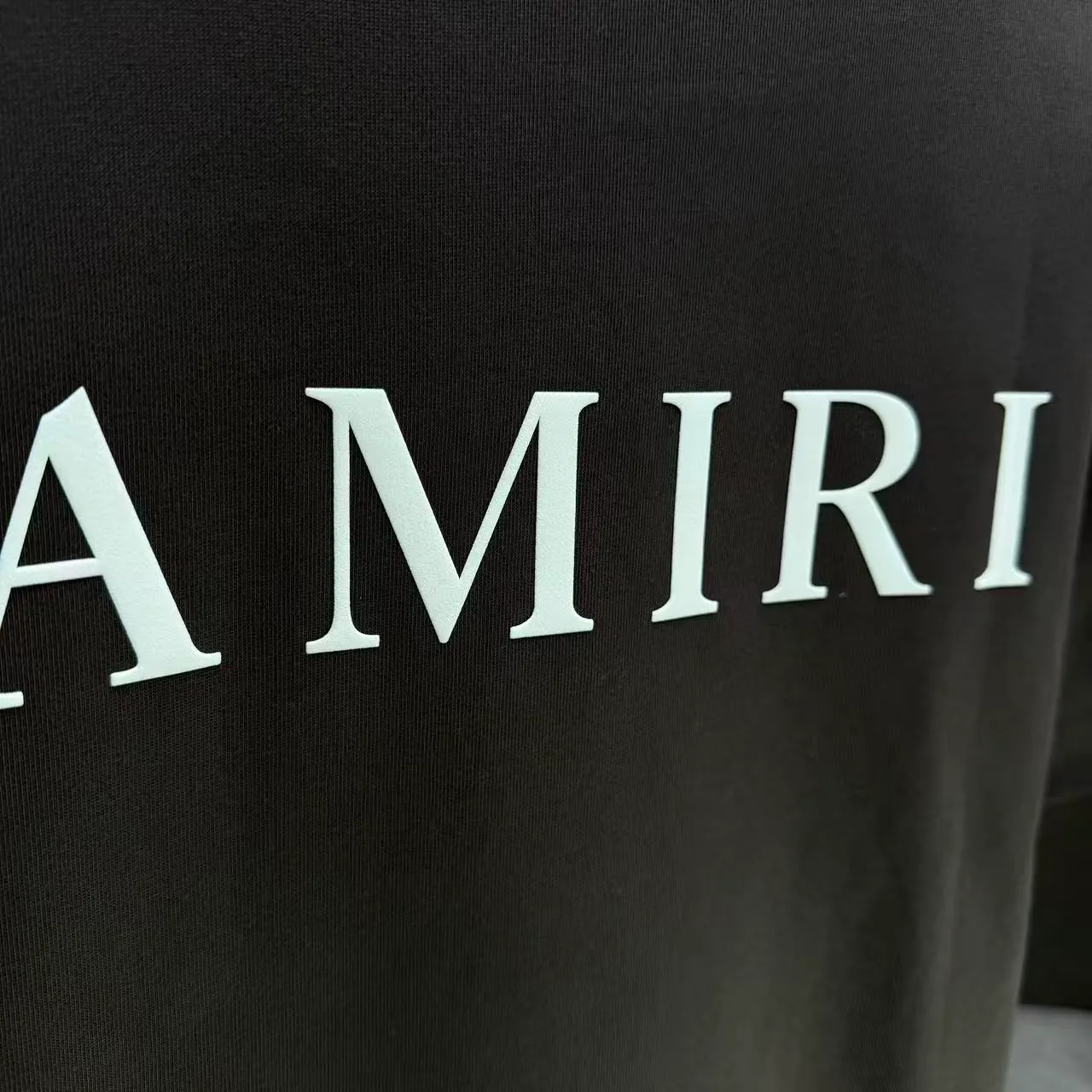 P150 AMIRI* 2025 autumn and winter new short-sleeved T-shirt Customized pure cotton letter logo three-dimensional foam Color: black white clever color dark red Size: S M L XL XXL