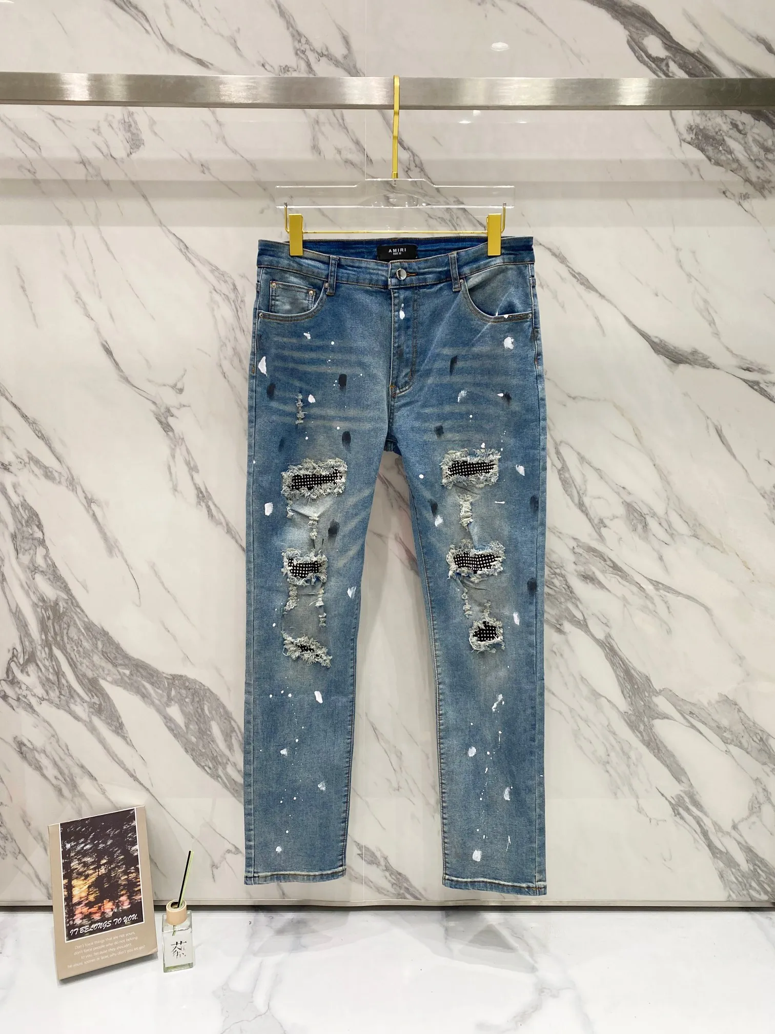 P240 Amiri ripped holes splashed with ink and hot diamonds MX1 leather denim patch jeans high street slim jeans distressed ripped holes high street slim trousers Size: 28-34 corresponding to S-XL