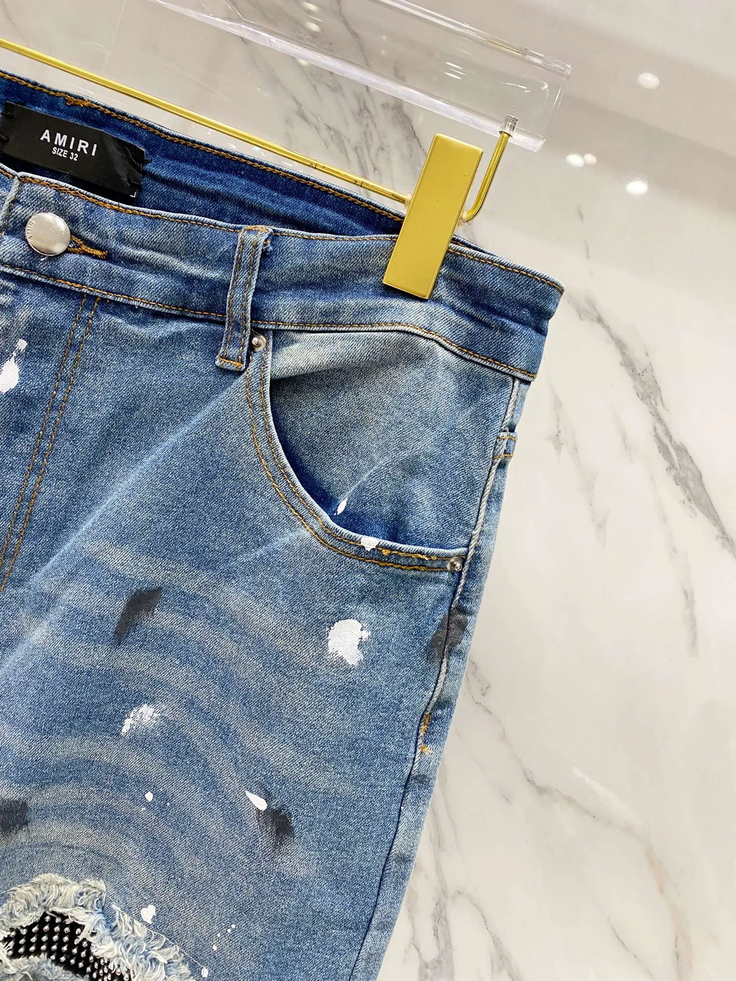 P240 Amiri ripped holes splashed with ink and hot diamonds MX1 leather denim patch jeans high street slim jeans distressed ripped holes high street slim trousers Size: 28-34 corresponding to S-XL